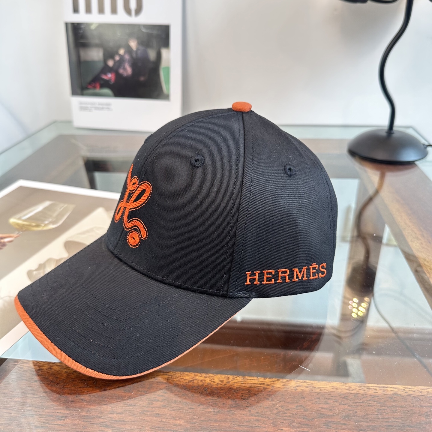 HERMÈS (爱马仕)最新款原单棒球帽 正品开模订制，做工细致，时尚帅气质量超赞！