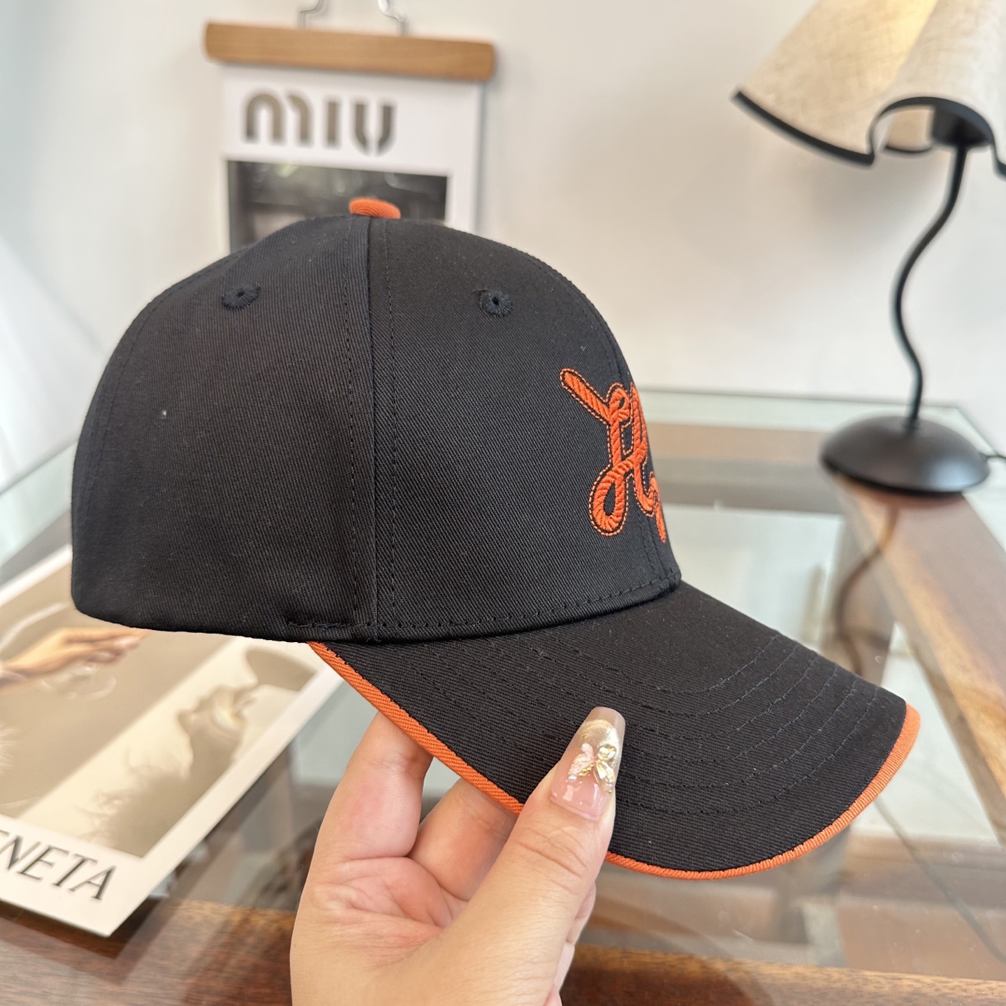 HERMÈS (爱马仕)最新款原单棒球帽 正品开模订制，做工细致，时尚帅气质量超赞！