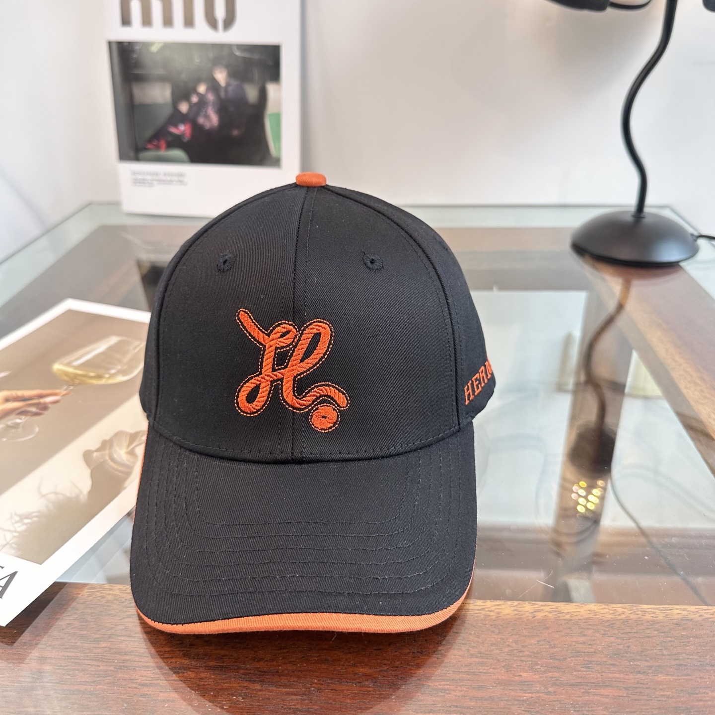 HERMÈS (爱马仕)最新款原单棒球帽 正品开模订制，做工细致，时尚帅气质量超赞！