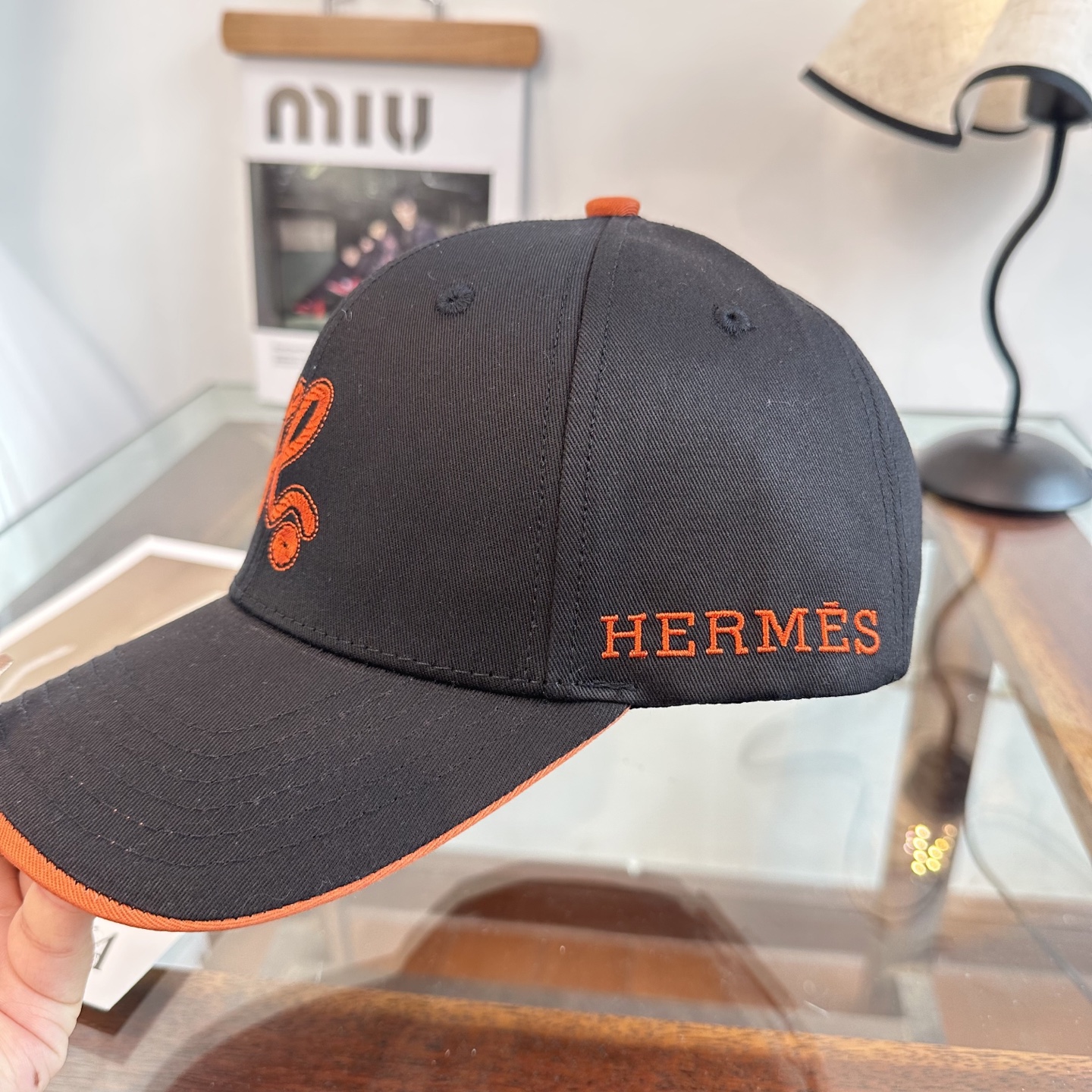 HERMÈS (爱马仕)最新款原单棒球帽 正品开模订制，做工细致，时尚帅气质量超赞！