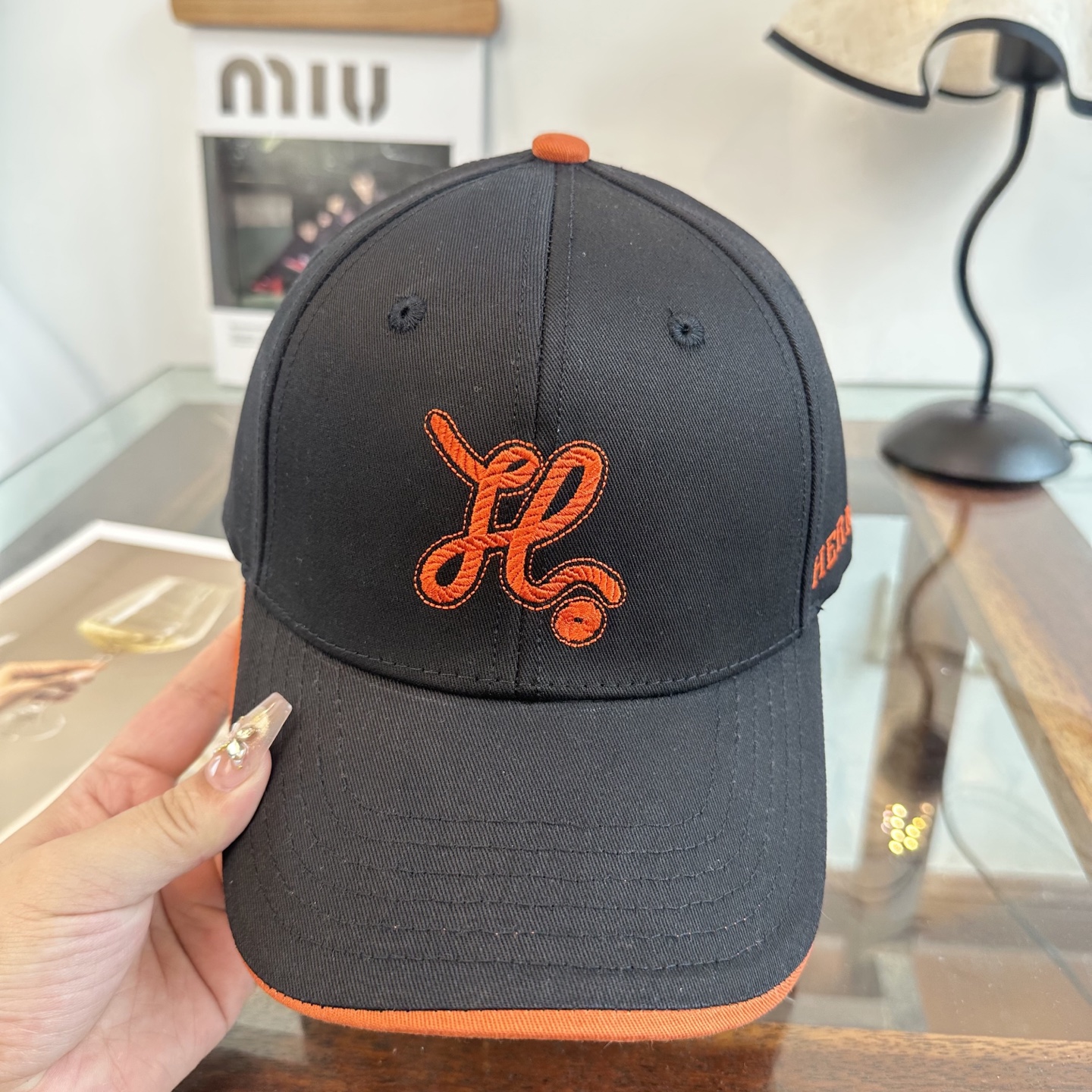 HERMÈS (爱马仕)最新款原单棒球帽 正品开模订制，做工细致，时尚帅气质量超赞！