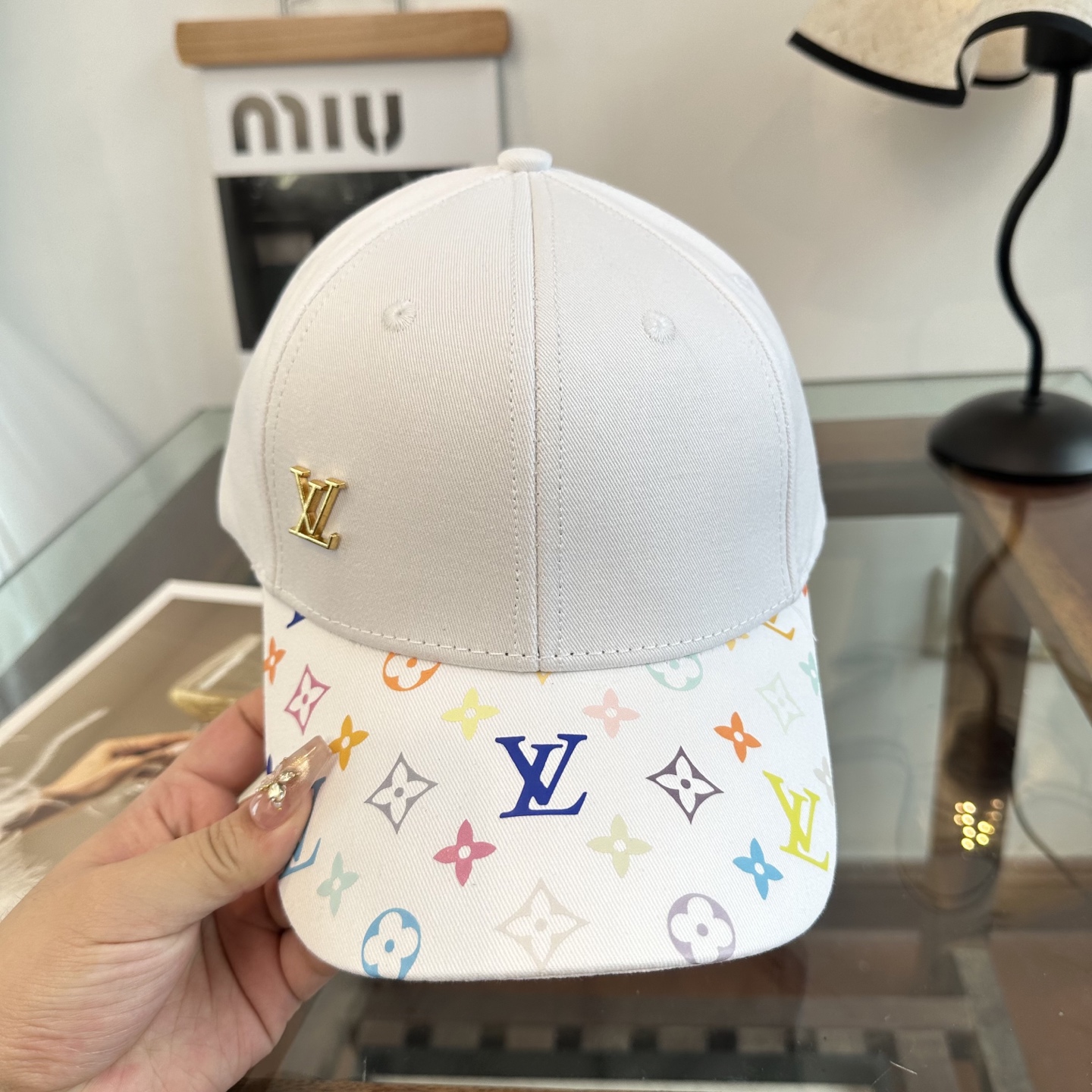 🧢路易威登棒球帽 LouisVuitton😍新款LV棒球帽，重工打造♥️高端大气，百搭款🤗男女通用！
