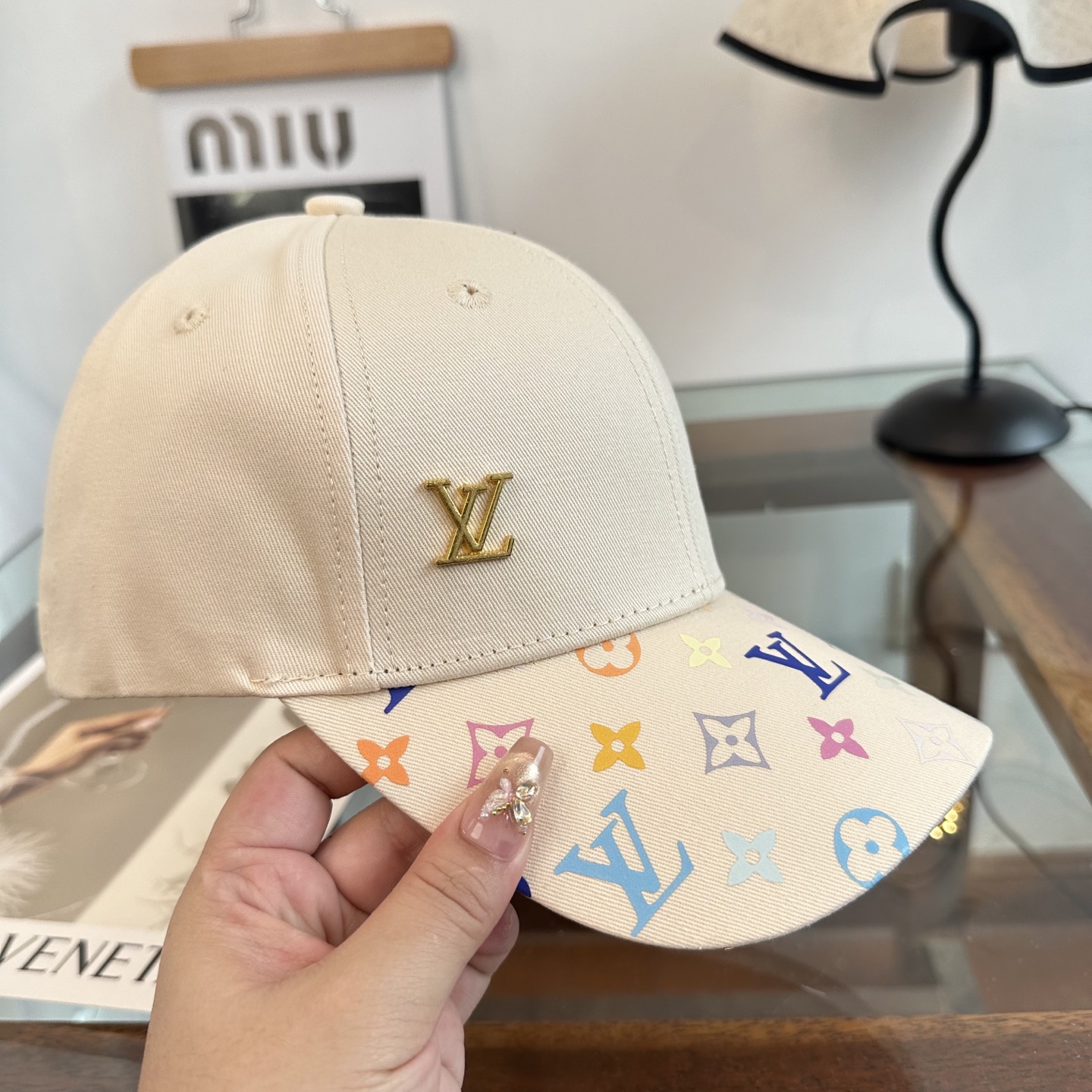 🧢路易威登棒球帽 LouisVuitton😍新款LV棒球帽，重工打造♥️高端大气，百搭款🤗男女通用！