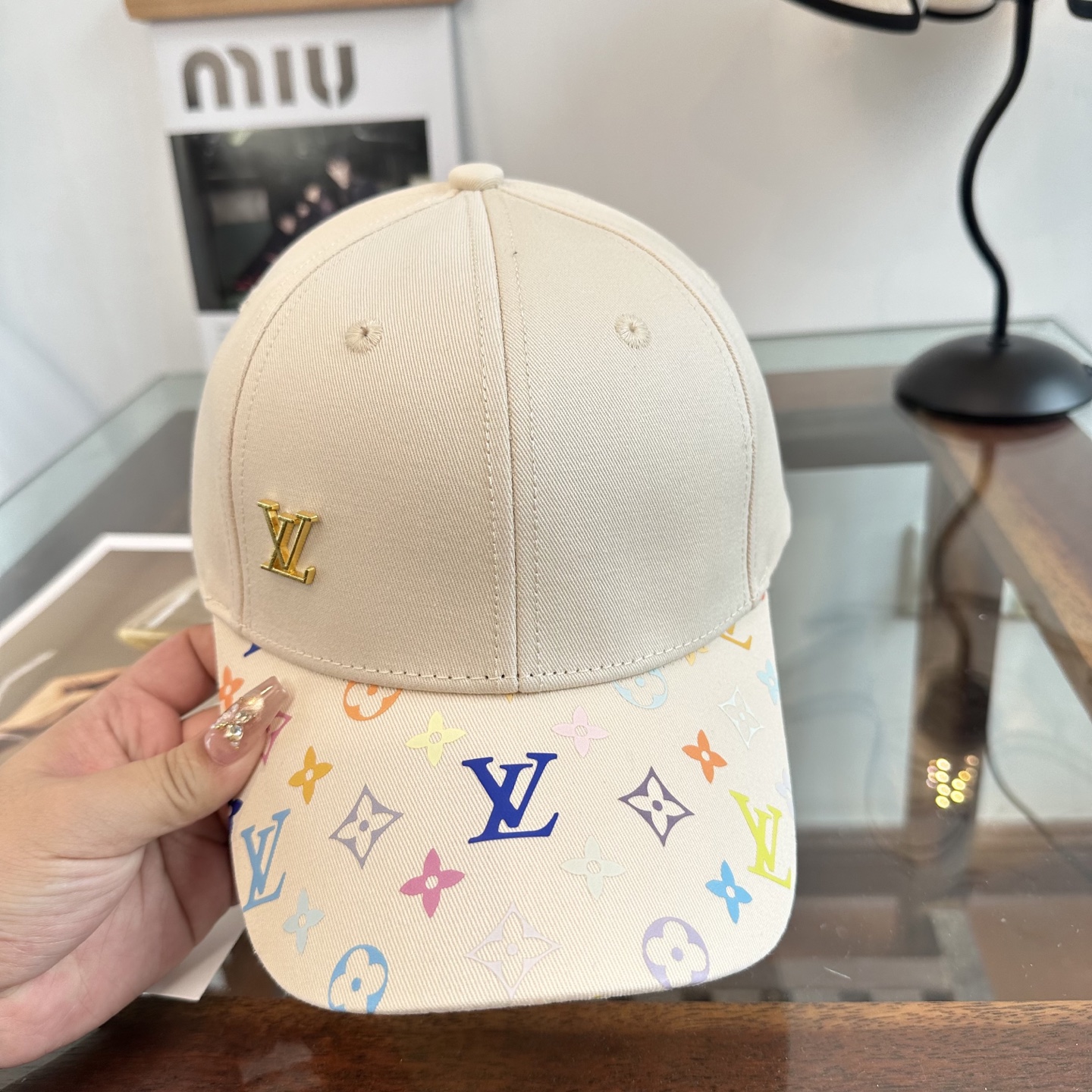 🧢路易威登棒球帽 LouisVuitton😍新款LV棒球帽，重工打造♥️高端大气，百搭款🤗男女通用！