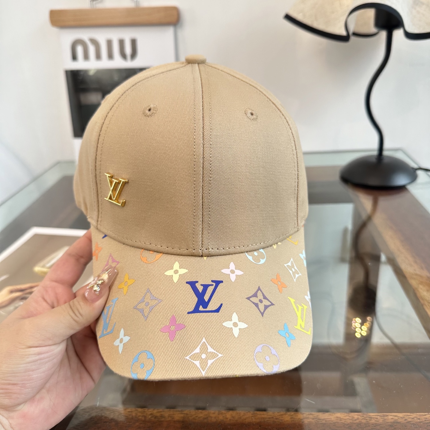 🧢路易威登棒球帽 LouisVuitton😍新款LV棒球帽，重工打造♥️高端大气，百搭款🤗男女通用！