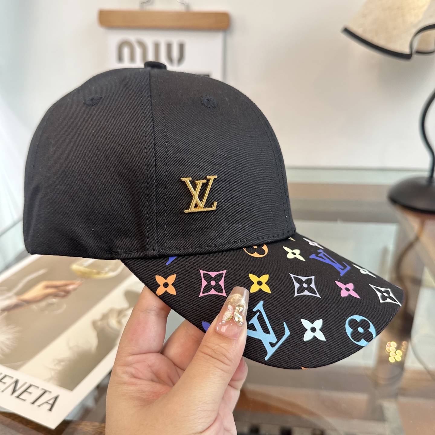 🧢路易威登棒球帽 LouisVuitton😍新款LV棒球帽，重工打造♥️高端大气，百搭款🤗男女通用！