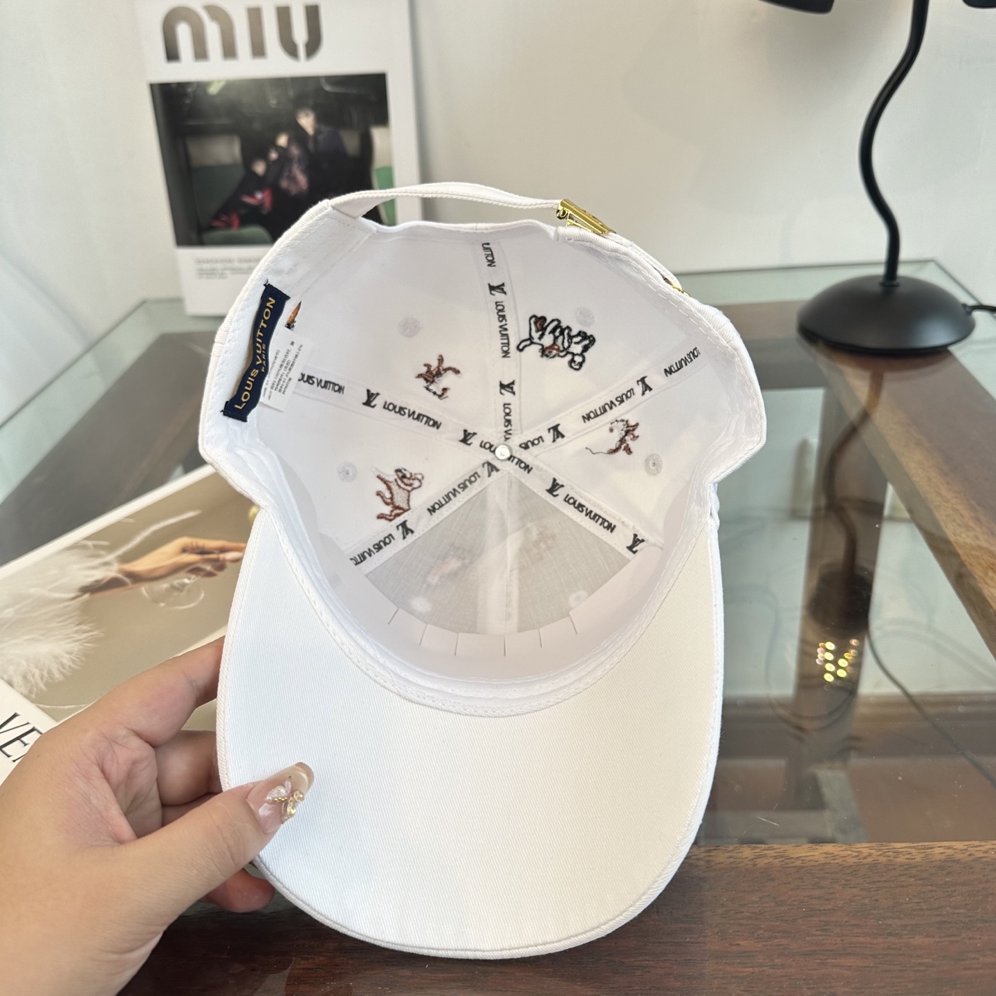 🧢路易威登棒球帽 LouisVuitton😍新款LV棒球帽，重工打造♥️高端大气，百搭款🤗男女通用！