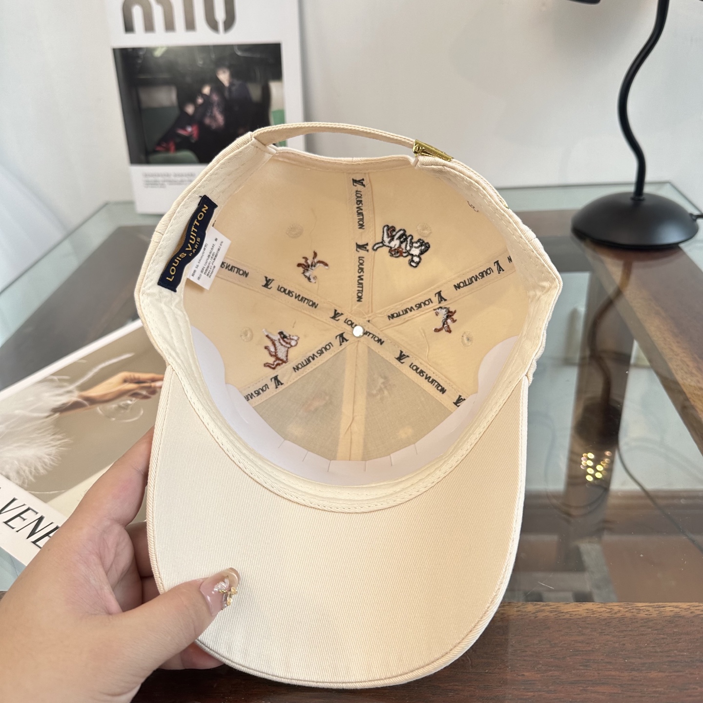 🧢路易威登棒球帽 LouisVuitton😍新款LV棒球帽，重工打造♥️高端大气，百搭款🤗男女通用！
