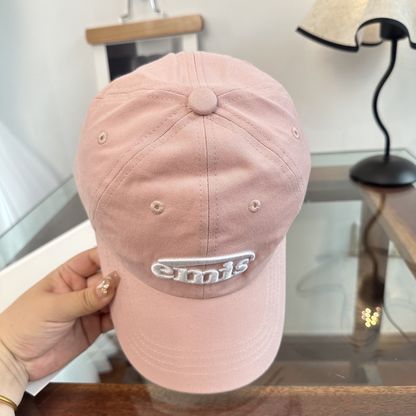 emis 棒球帽纯色系给足街头风，时尚达人挚爱的色调精选效果超完美！细节做工无可挑剔！男女同款！