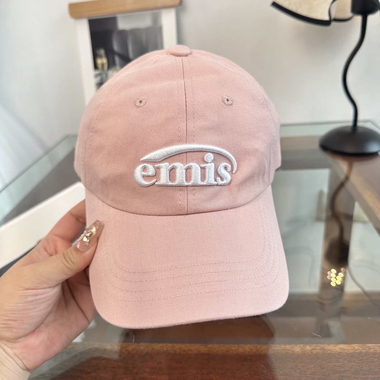 emis 棒球帽纯色系给足街头风，时尚达人挚爱的色调精选效果超完美！细节做工无可挑剔！男女同款！