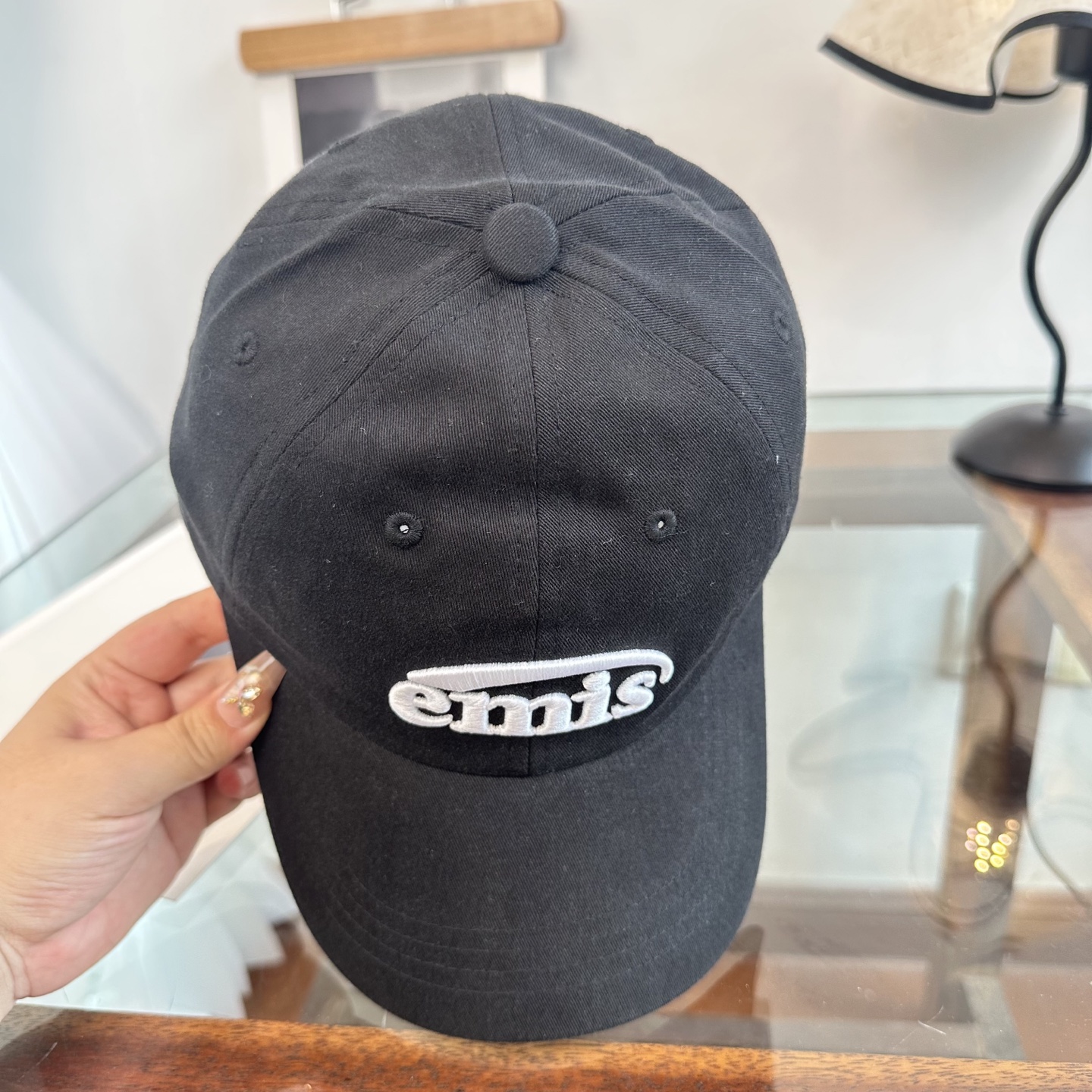 emis 棒球帽纯色系给足街头风，时尚达人挚爱的色调精选效果超完美！细节做工无可挑剔！男女同款！