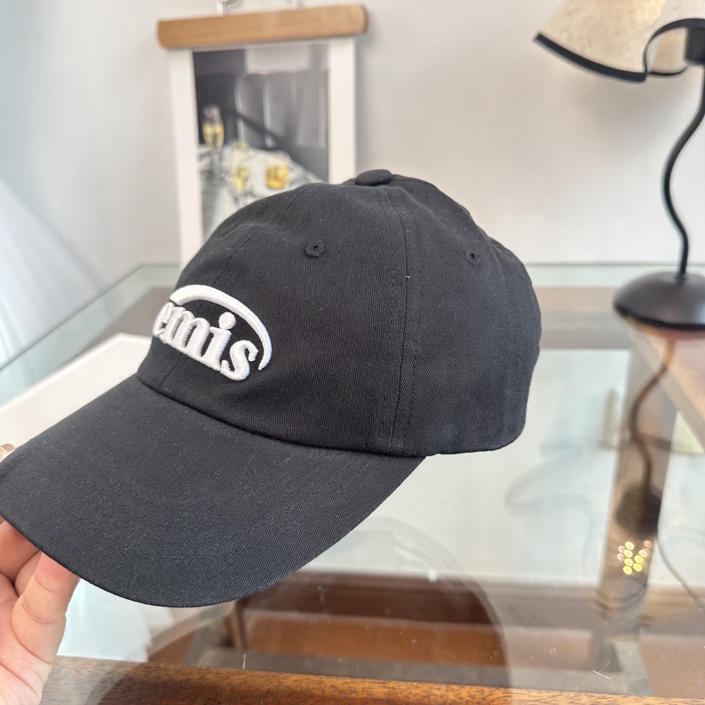 emis 棒球帽纯色系给足街头风，时尚达人挚爱的色调精选效果超完美！细节做工无可挑剔！男女同款！