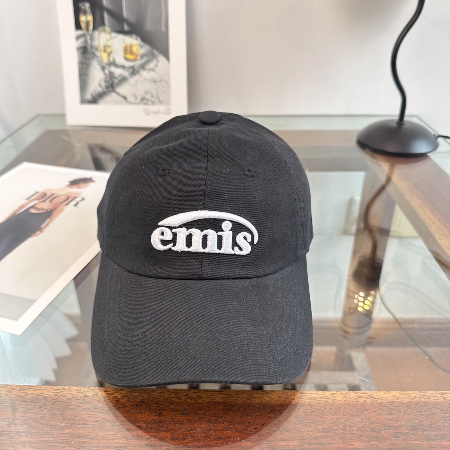 emis 棒球帽纯色系给足街头风，时尚达人挚爱的色调精选效果超完美！细节做工无可挑剔！男女同款！