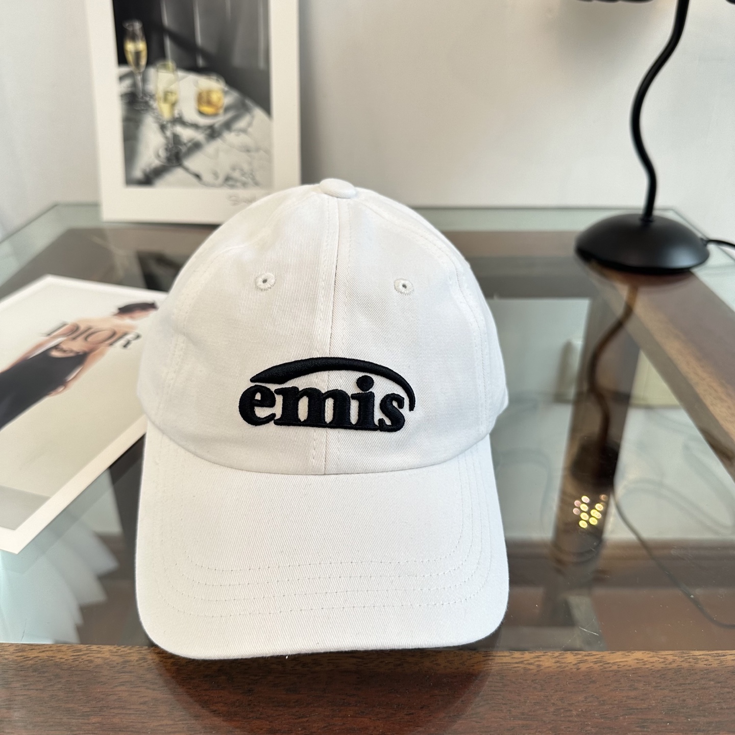 emis 棒球帽纯色系给足街头风，时尚达人挚爱的色调精选效果超完美！细节做工无可挑剔！男女同款！