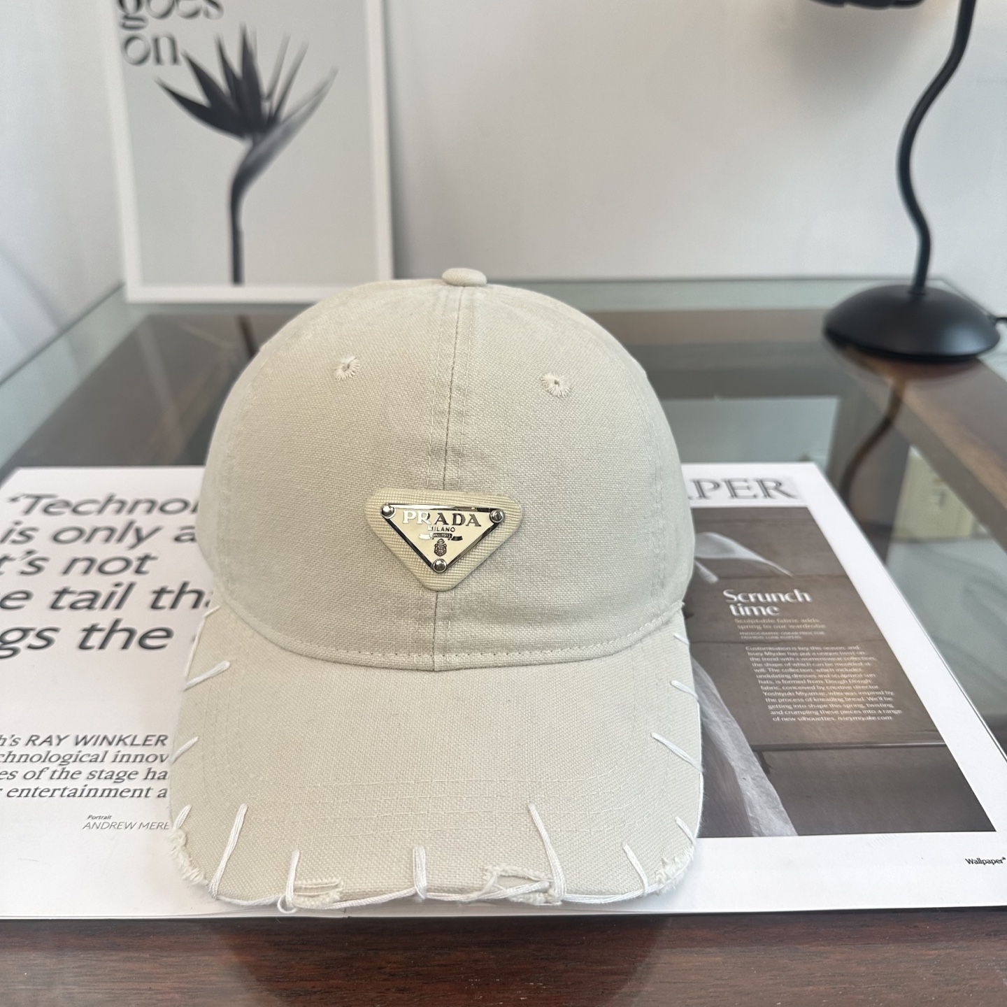 普拉达 Prada 经典三角标渔夫帽，显脸小 大牌款超好搭配，赶紧入手！