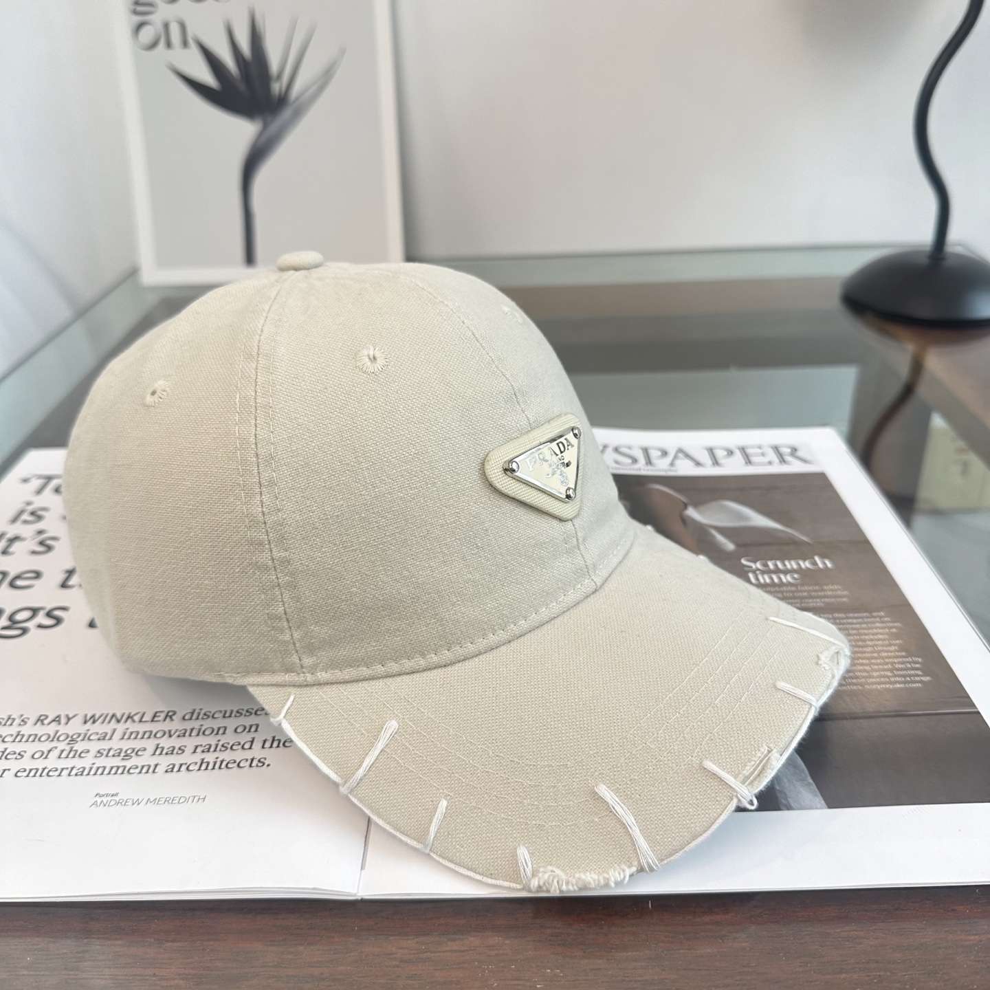 普拉达 Prada 经典三角标渔夫帽，显脸小 大牌款超好搭配，赶紧入手！