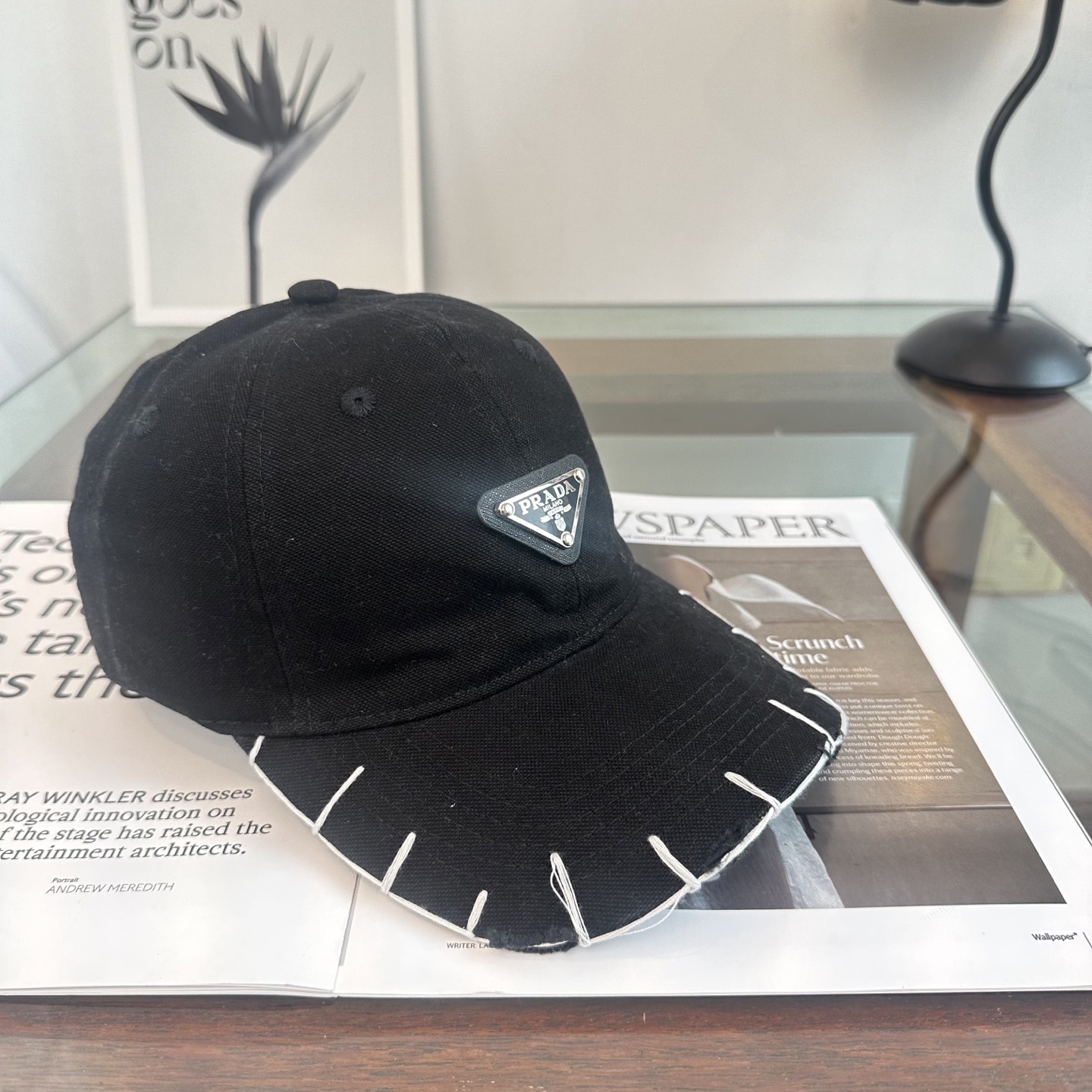普拉达 Prada 经典三角标渔夫帽，显脸小 大牌款超好搭配，赶紧入手！