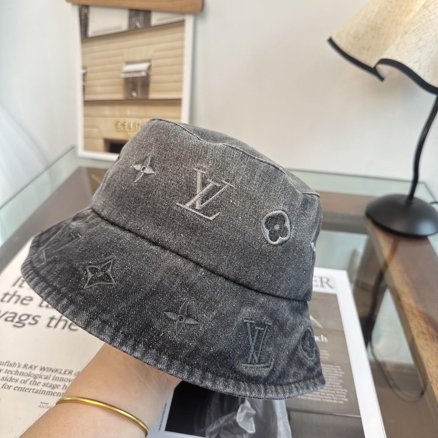 Lv路易威登2025 新款可遮阳帽女透气渔夫帽度假旅游拍照时尚搭子