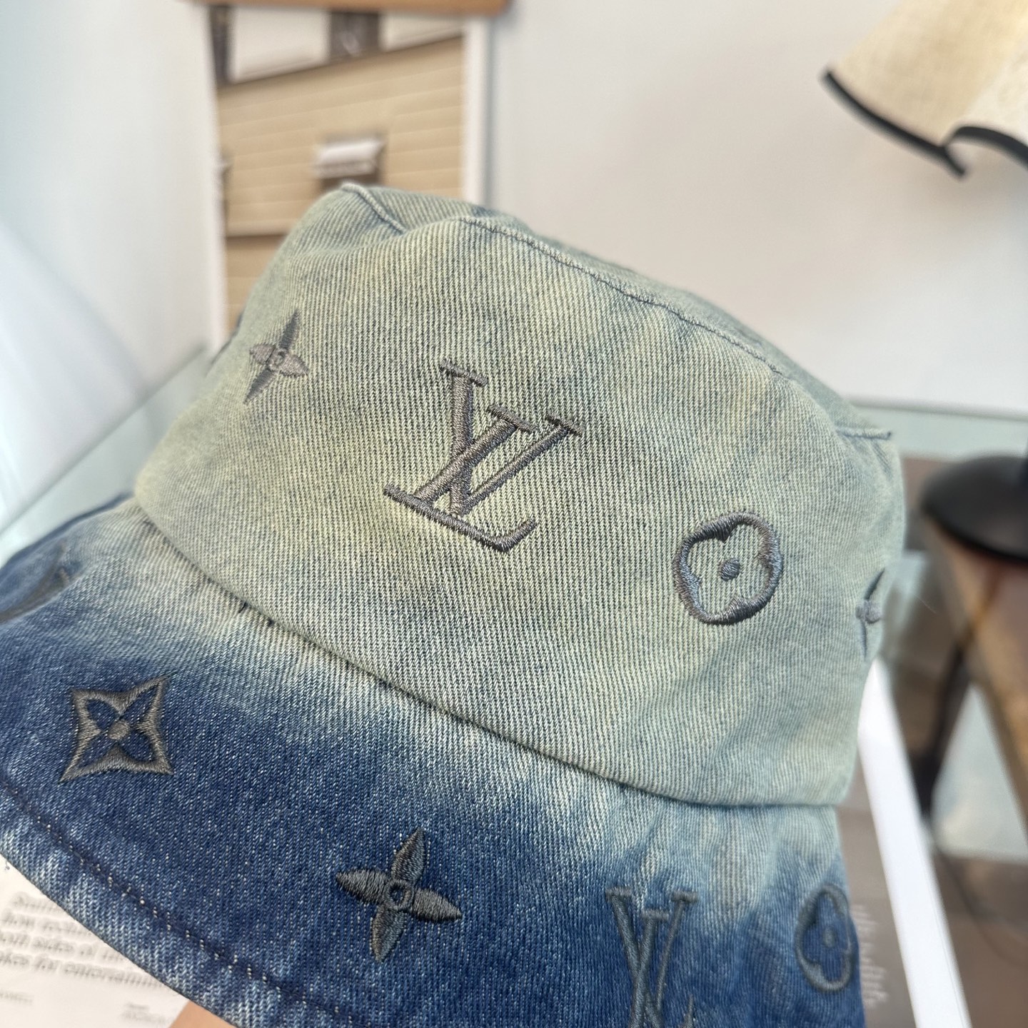 Lv路易威登2025 新款可遮阳帽女透气渔夫帽度假旅游拍照时尚搭子