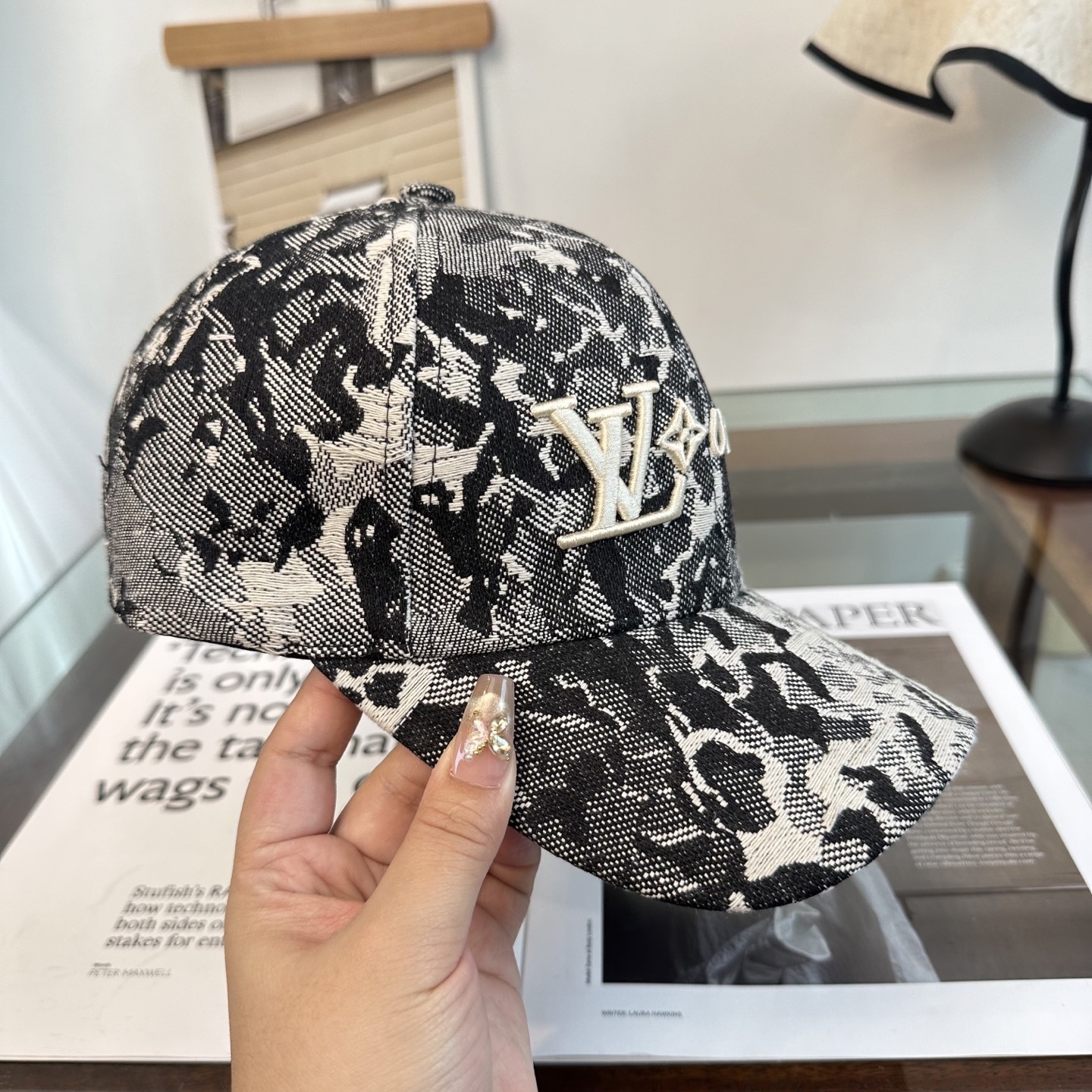🧢路易威登棒球帽 LouisVuitton😍新款LV棒球帽，重工打造♥️高端大气，百搭款🤗男女通用！