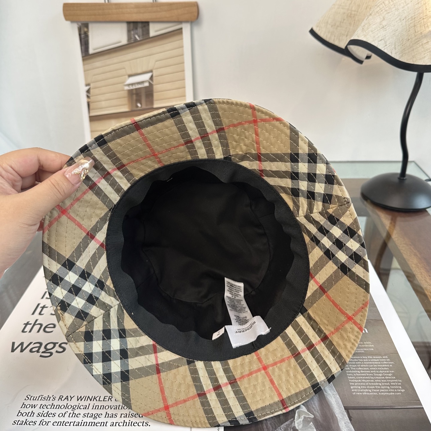 Burberry Burberry（巴宝莉） 渔夫帽 款 轻盈透气。完美版型，对格精准无误， 品质，独家 摄，男女适用