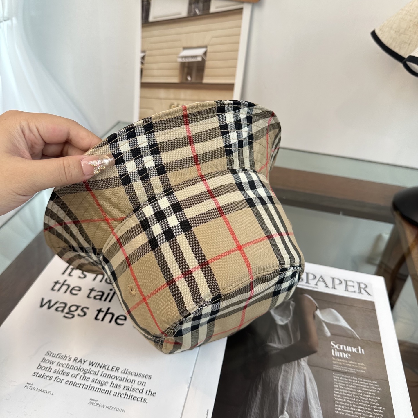 Burberry Burberry（巴宝莉） 渔夫帽 款 轻盈透气。完美版型，对格精准无误， 品质，独家 摄，男女适用