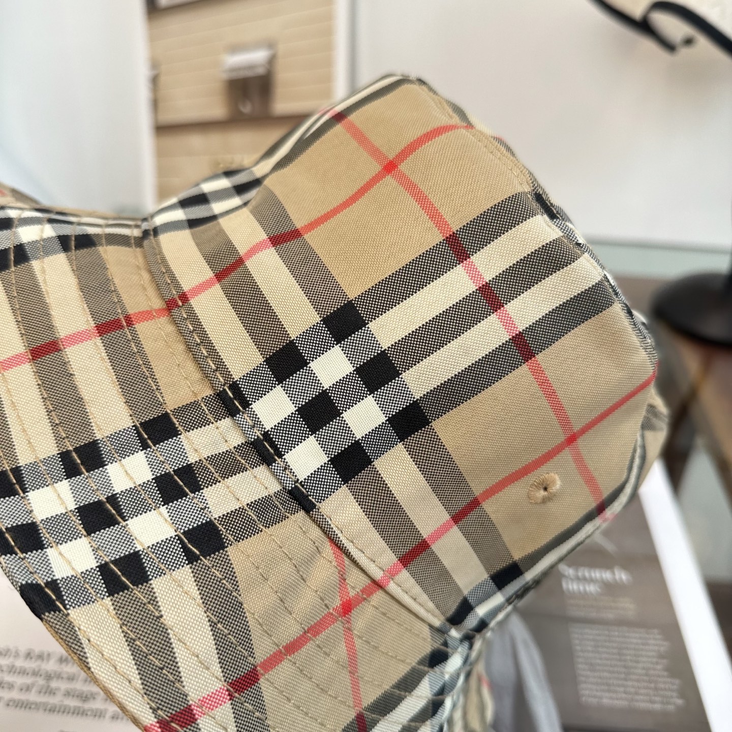 Burberry Burberry（巴宝莉） 渔夫帽 款 轻盈透气。完美版型，对格精准无误， 品质，独家 摄，男女适用