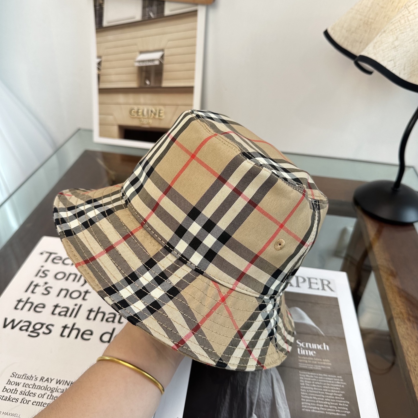 Burberry Burberry（巴宝莉） 渔夫帽 款 轻盈透气。完美版型，对格精准无误， 品质，独家 摄，男女适用