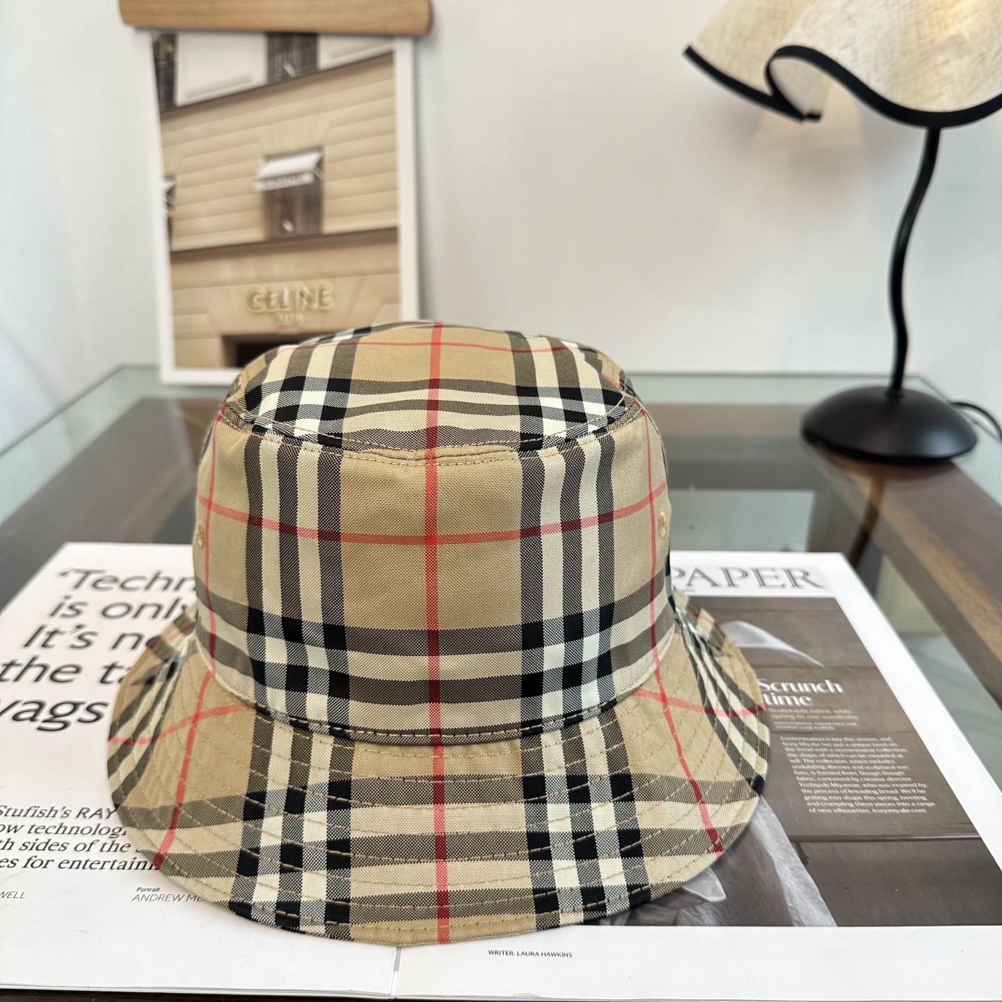 Burberry Burberry（巴宝莉） 渔夫帽 款 轻盈透气。完美版型，对格精准无误， 品质，独家 摄，男女适用