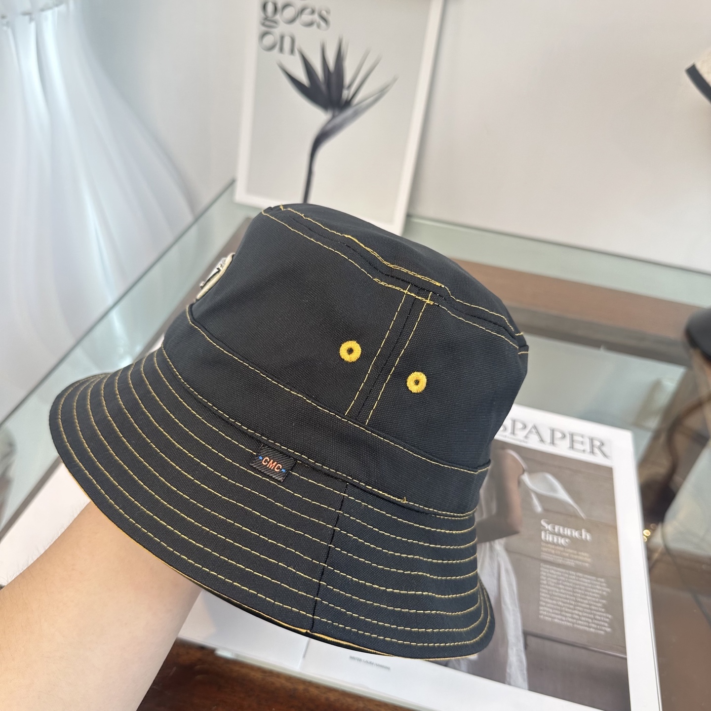 普拉达 Prada 经典三角标渔夫帽，显脸小 大牌款超好搭配，赶紧入手！