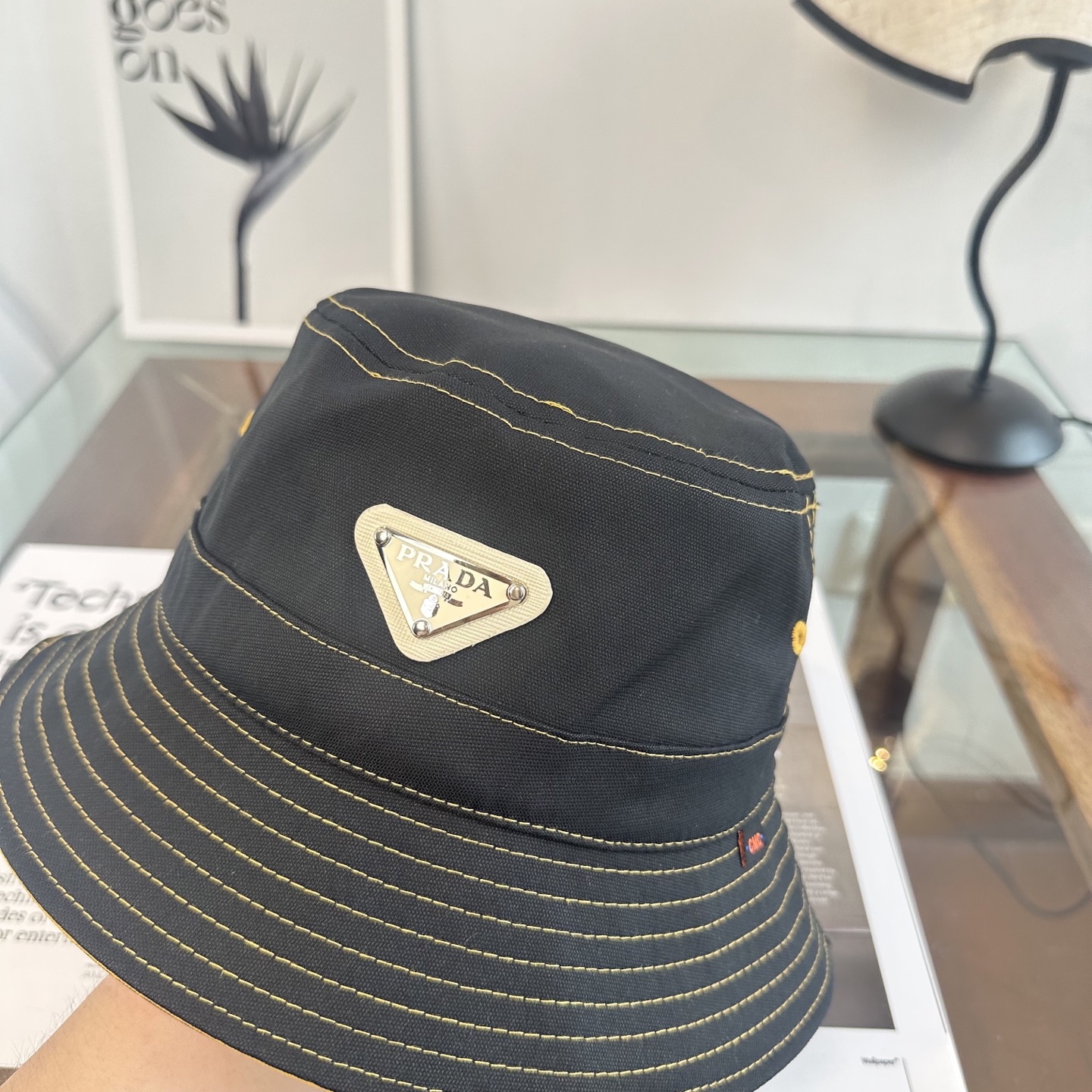 普拉达 Prada 经典三角标渔夫帽，显脸小 大牌款超好搭配，赶紧入手！