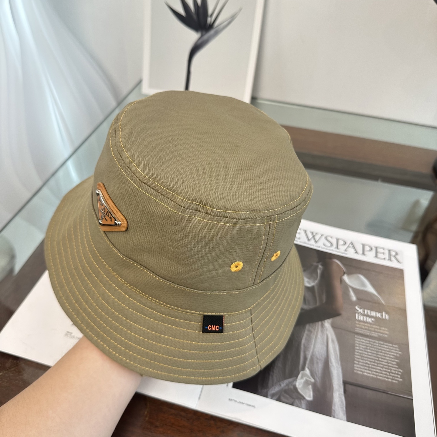 普拉达 Prada 经典三角标渔夫帽，显脸小 大牌款超好搭配，赶紧入手！
