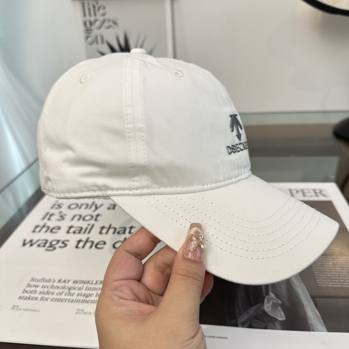 潮牌棒球帽 简单休闲风的棒球帽 减龄百搭 适配度很高！简单随性~出街拍照拗造型非常加分~男女同款 随意搭