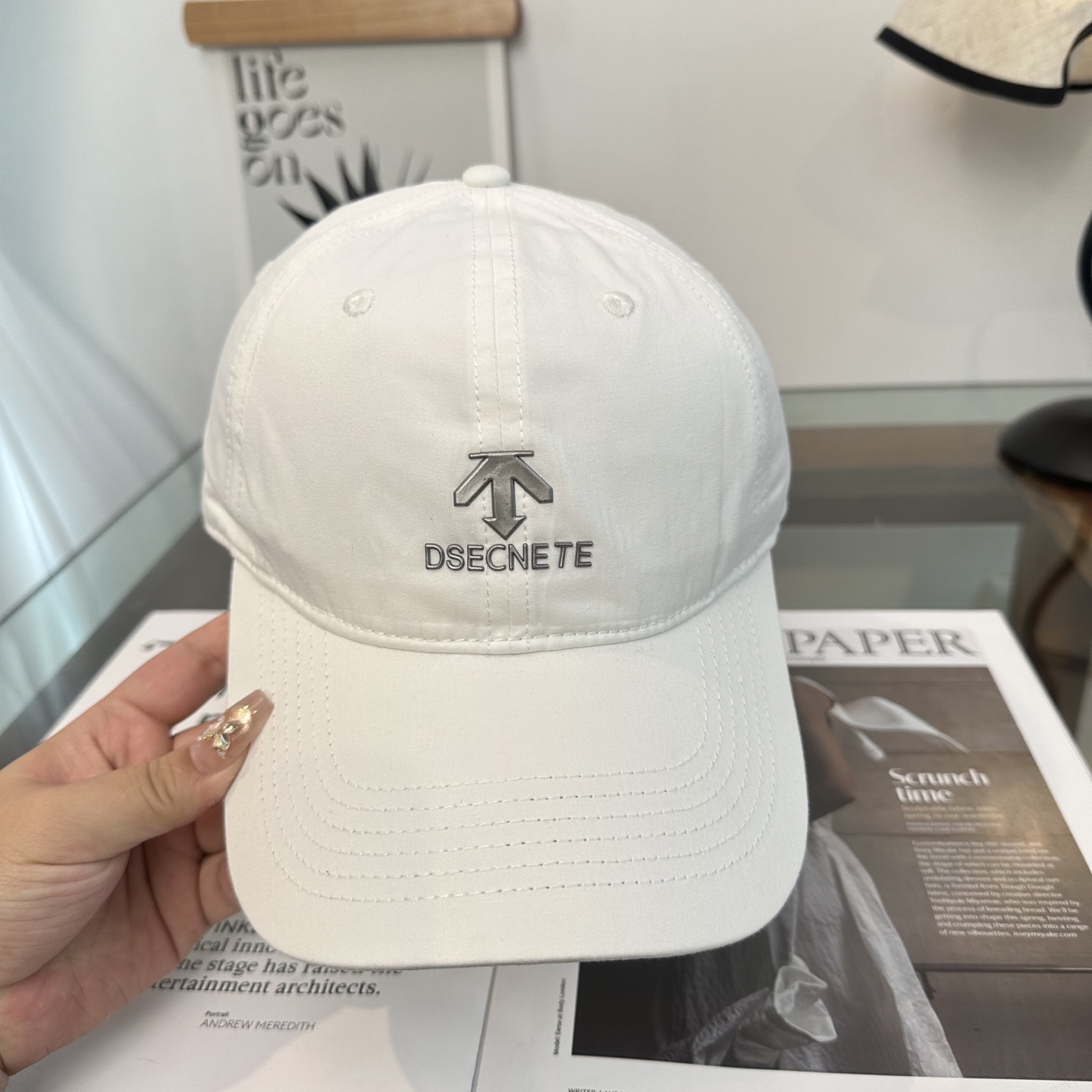 潮牌棒球帽 简单休闲风的棒球帽 减龄百搭 适配度很高！简单随性~出街拍照拗造型非常加分~男女同款 随意搭