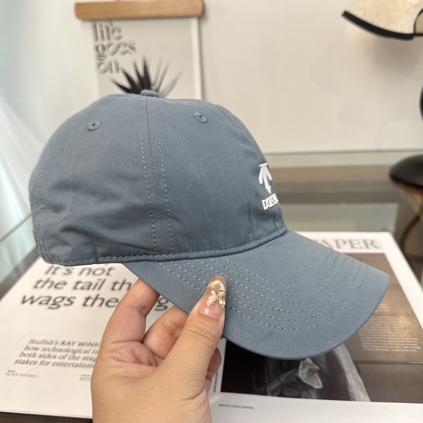 潮牌棒球帽 简单休闲风的棒球帽 减龄百搭 适配度很高！简单随性~出街拍照拗造型非常加分~男女同款 随意搭