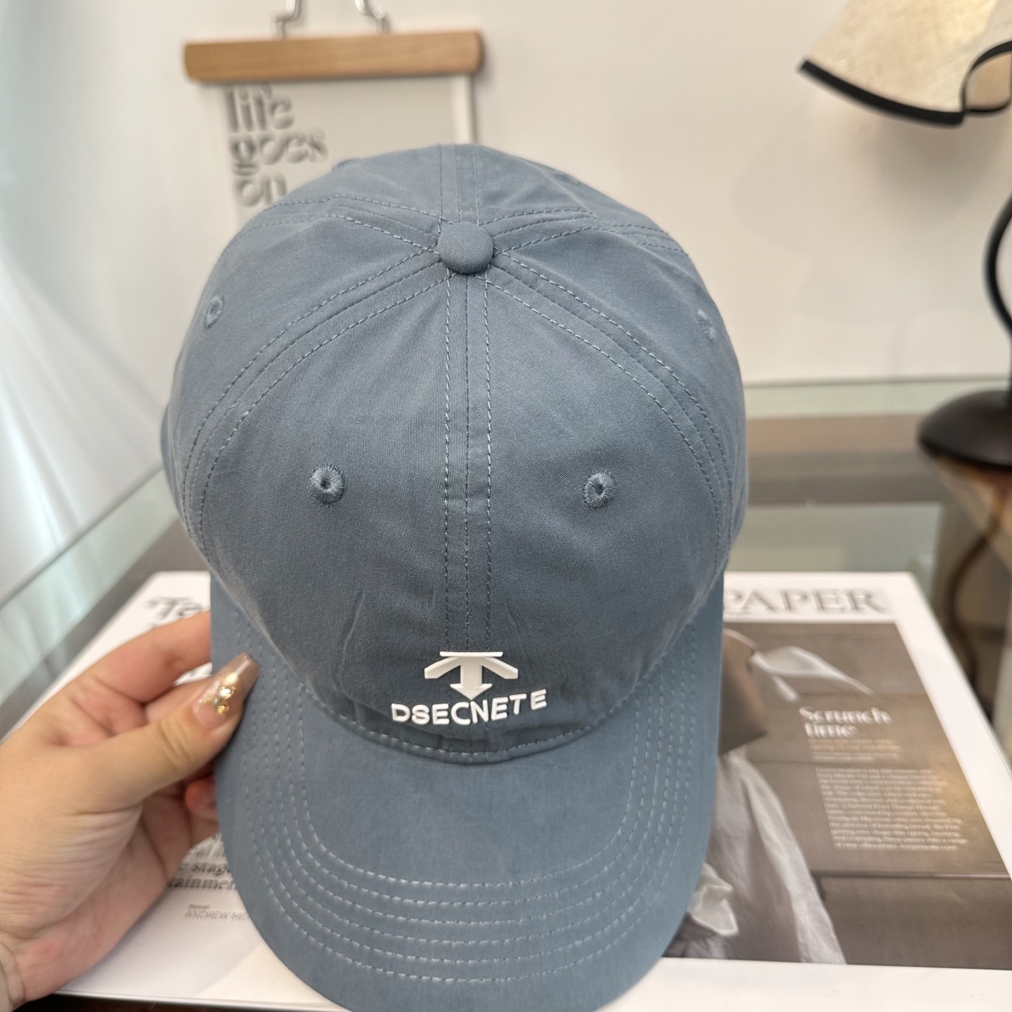 潮牌棒球帽 简单休闲风的棒球帽 减龄百搭 适配度很高！简单随性~出街拍照拗造型非常加分~男女同款 随意搭