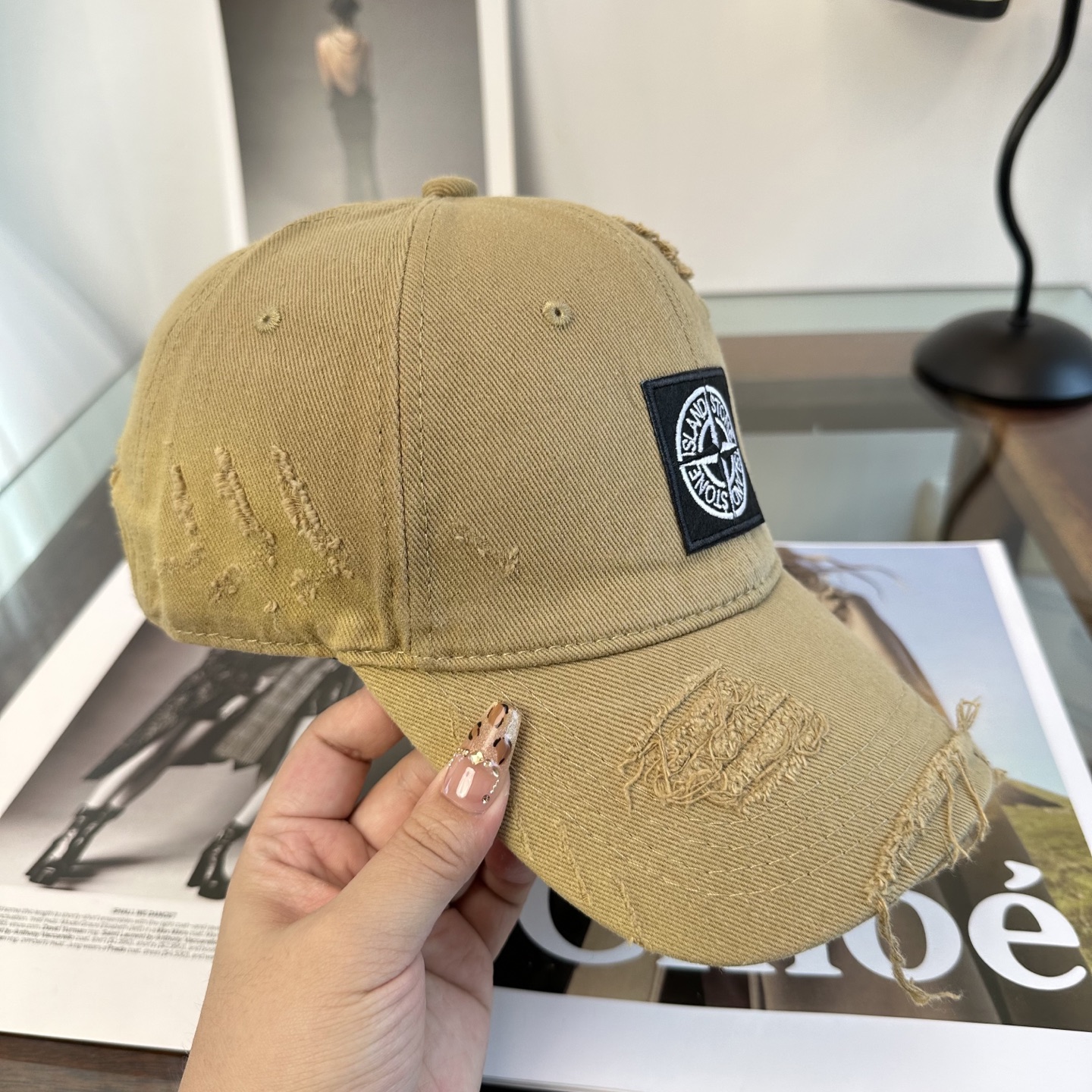 潮牌棒球帽 简单休闲风的棒球帽 减龄百搭 适配度很高！简单随性~出街拍照拗造型非常加分~男女同款 随意搭