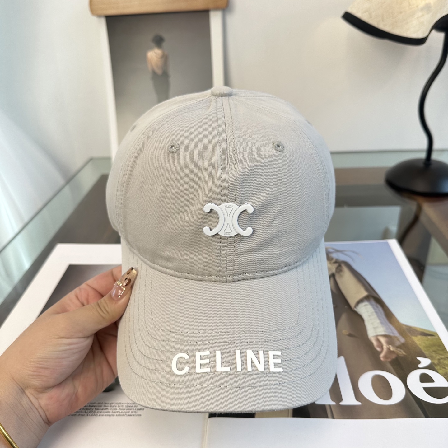 爆款CELINE（赛琳）简约明星同款最新棒球帽，时尚潮流，高端做工！每一个帽子都是用心之作！非一般的品质