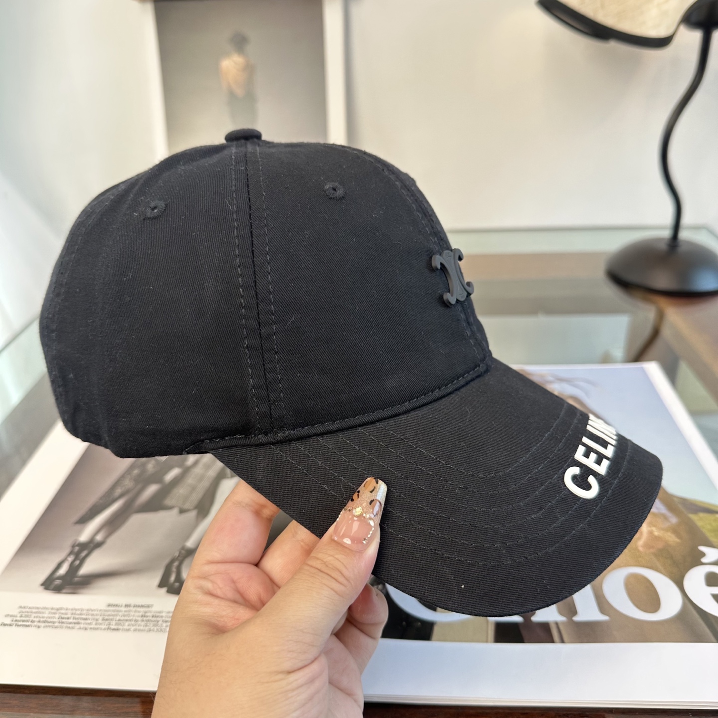 爆款CELINE（赛琳）简约明星同款最新棒球帽，时尚潮流，高端做工！每一个帽子都是用心之作！非一般的品质