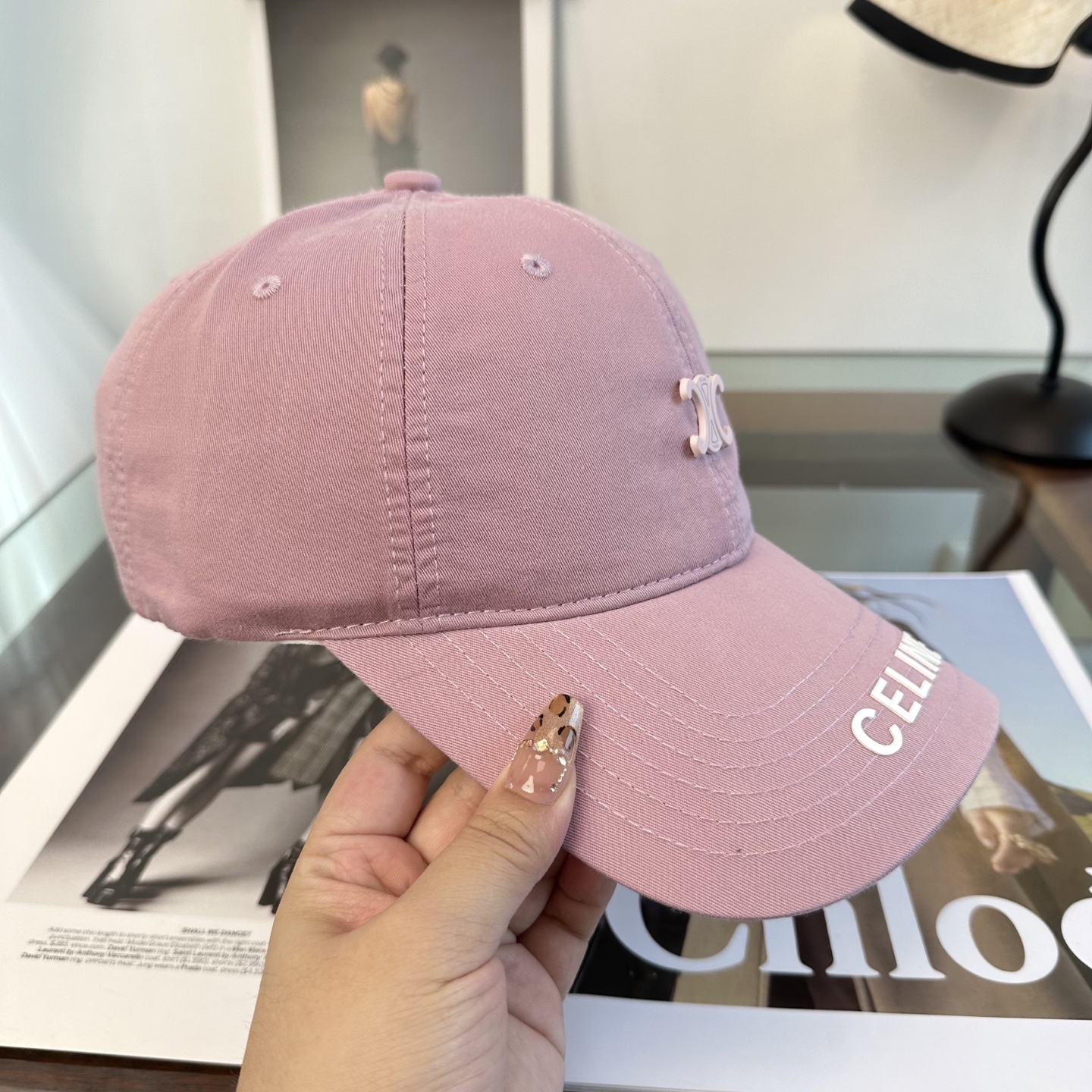 爆款CELINE（赛琳）简约明星同款最新棒球帽，时尚潮流，高端做工！每一个帽子都是用心之作！非一般的品质