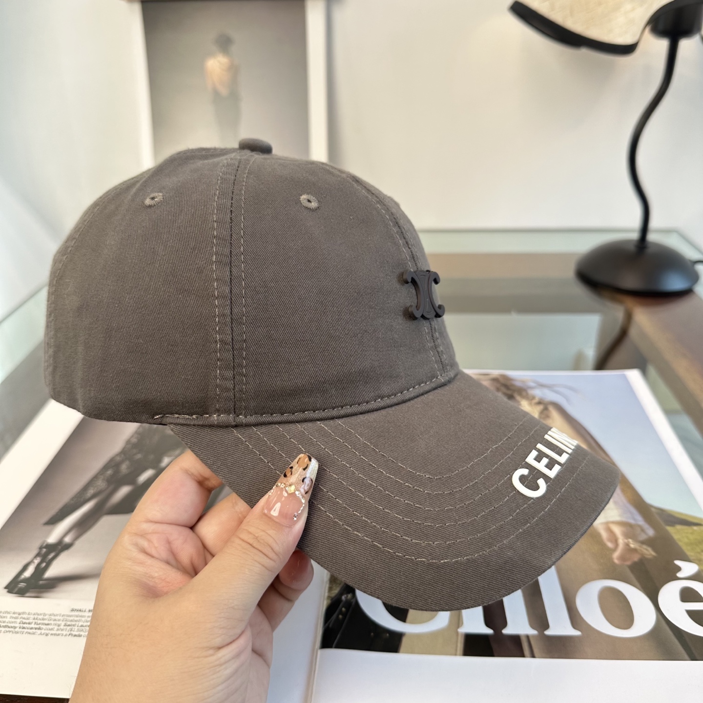 爆款CELINE（赛琳）简约明星同款最新棒球帽，时尚潮流，高端做工！每一个帽子都是用心之作！非一般的品质