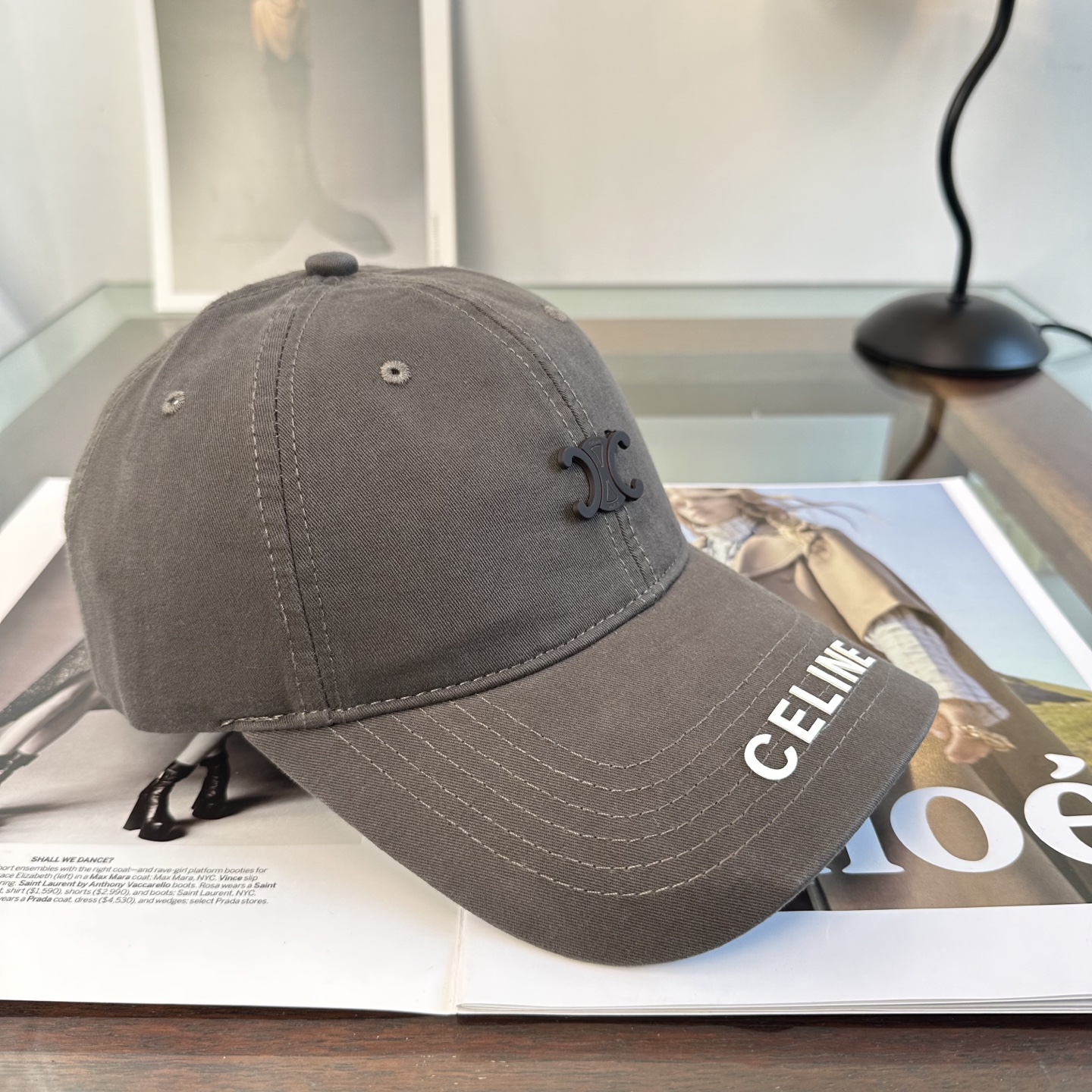 爆款CELINE（赛琳）简约明星同款最新棒球帽，时尚潮流，高端做工！每一个帽子都是用心之作！非一般的品质