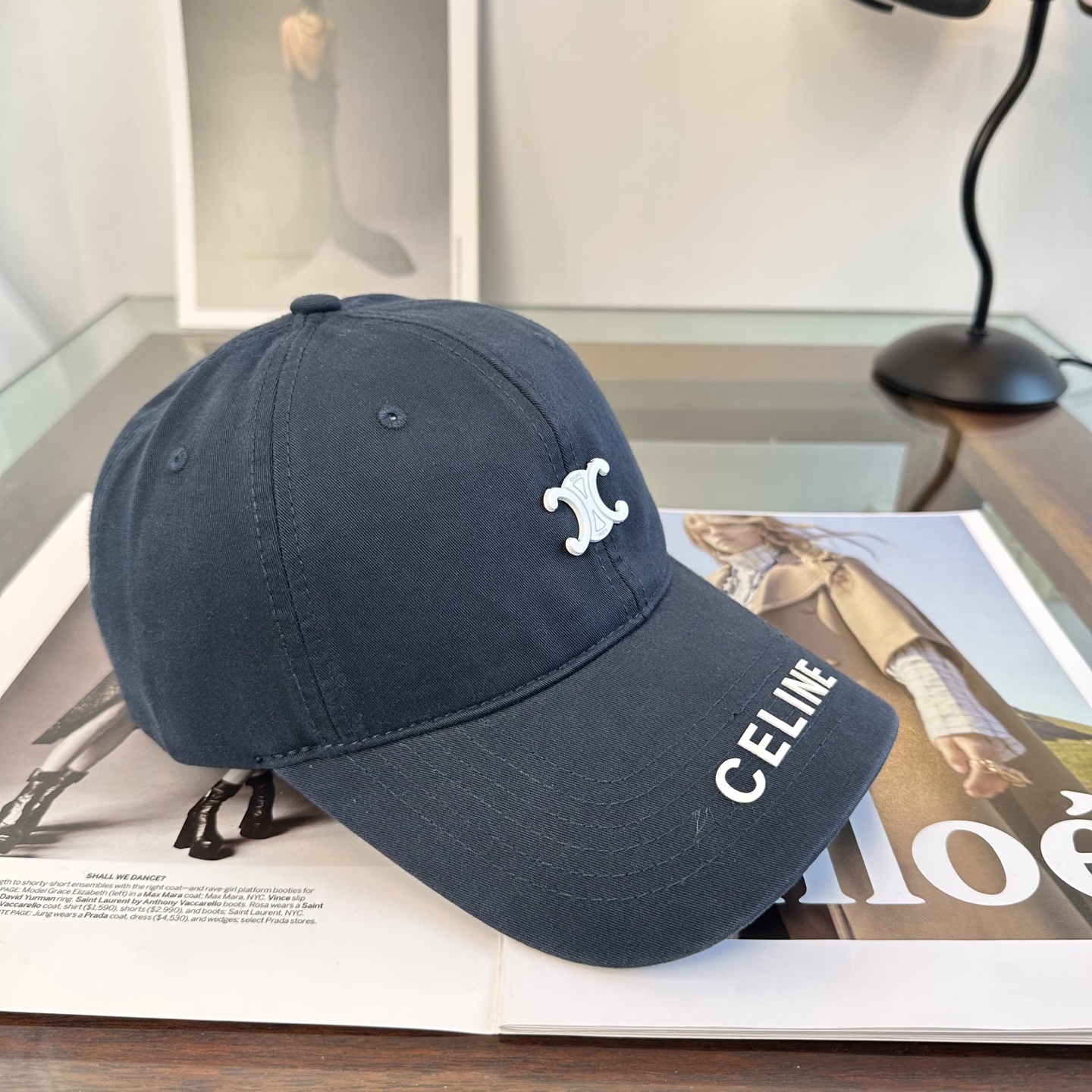 爆款CELINE（赛琳）简约明星同款最新棒球帽，时尚潮流，高端做工！每一个帽子都是用心之作！非一般的品质