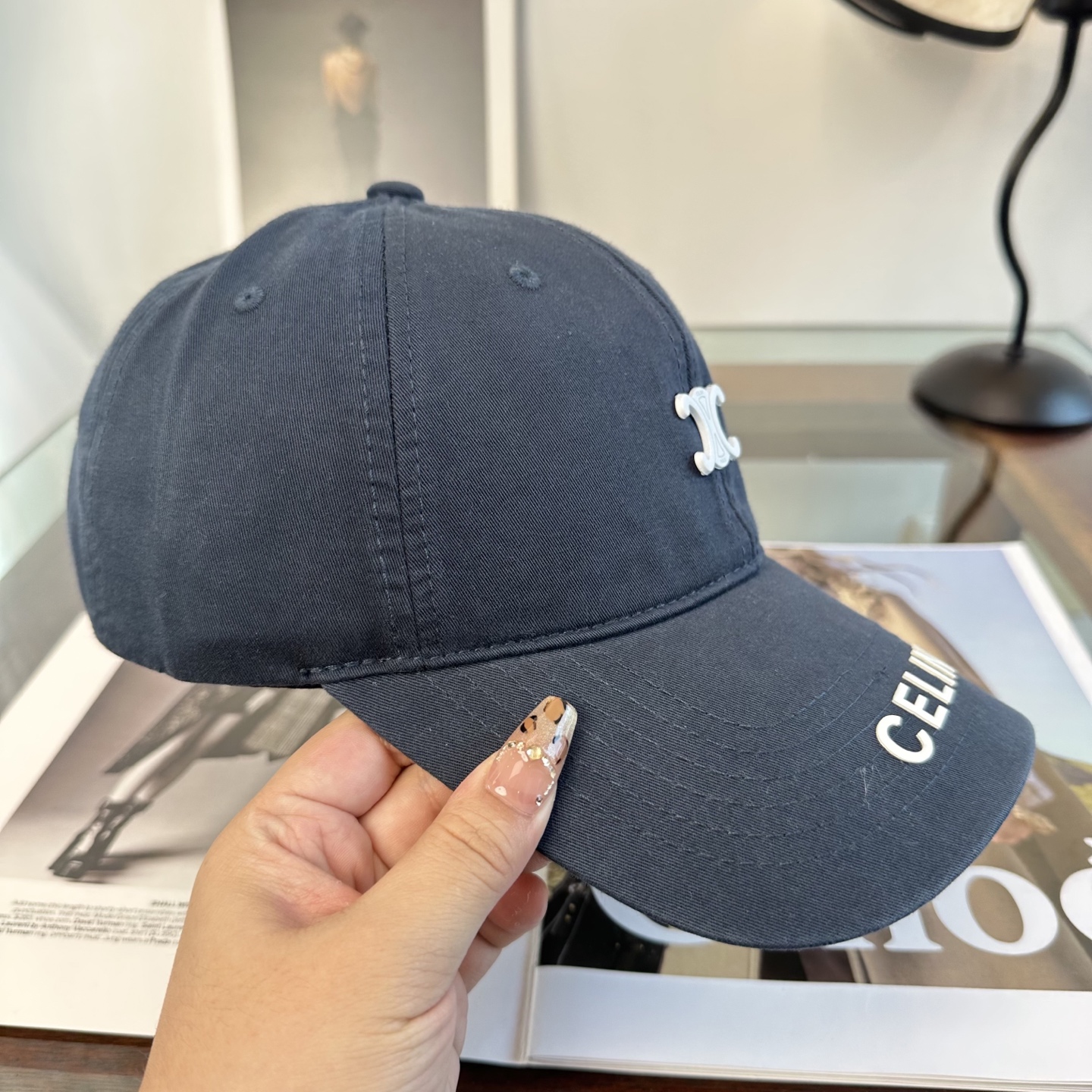爆款CELINE（赛琳）简约明星同款最新棒球帽，时尚潮流，高端做工！每一个帽子都是用心之作！非一般的品质