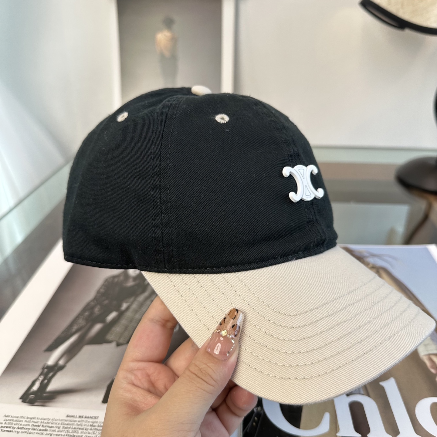 爆款CELINE（赛琳）简约明星同款最新棒球帽，时尚潮流，高端做工！每一个帽子都是用心之作！非一般的品质