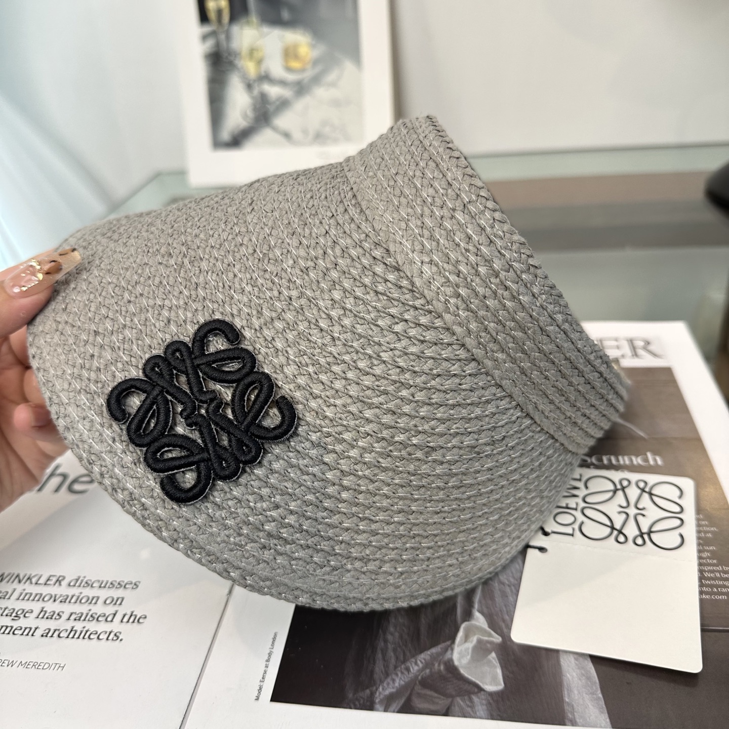 LOEWE 罗意威 2026春夏新款空顶帽，超甜超乖的小空顶🔝，细节和质感都拿捏得很完美！缤纷整个夏天