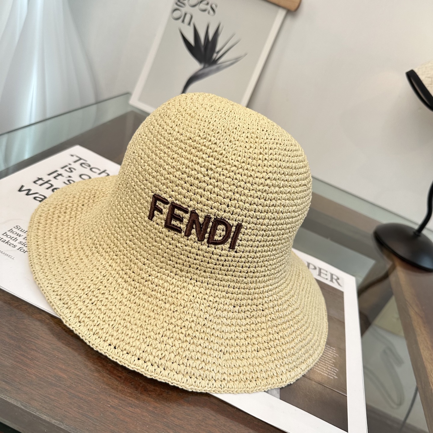 FENDI芬迪 新款拉菲草帽，纯手工钩织，产量极少，重工打造，专柜同款，头围57cm