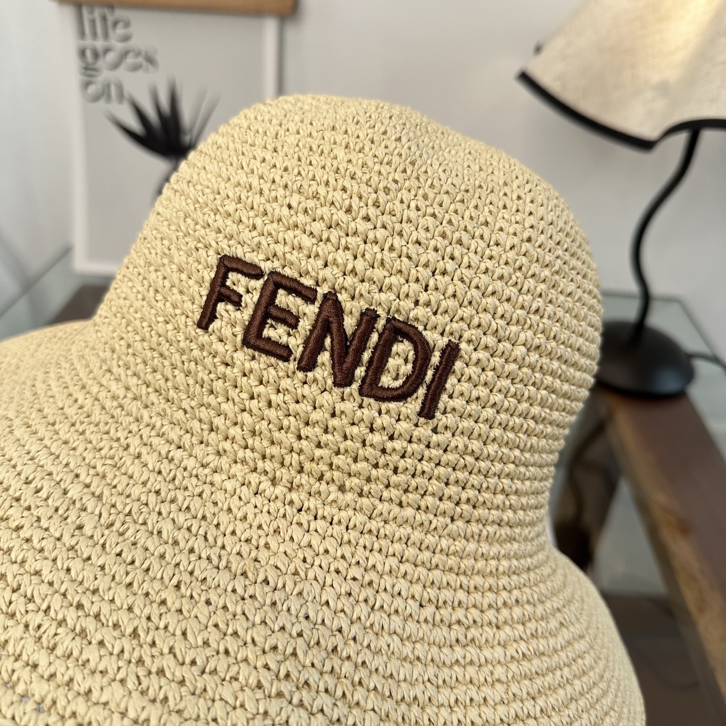 FENDI芬迪 新款拉菲草帽，纯手工钩织，产量极少，重工打造，专柜同款，头围57cm