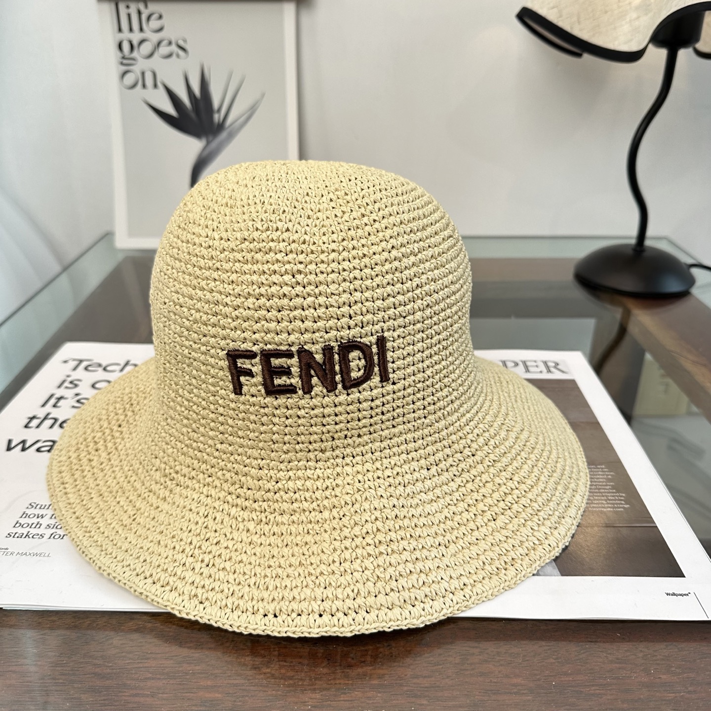 FENDI芬迪 新款拉菲草帽，纯手工钩织，产量极少，重工打造，专柜同款，头围57cm