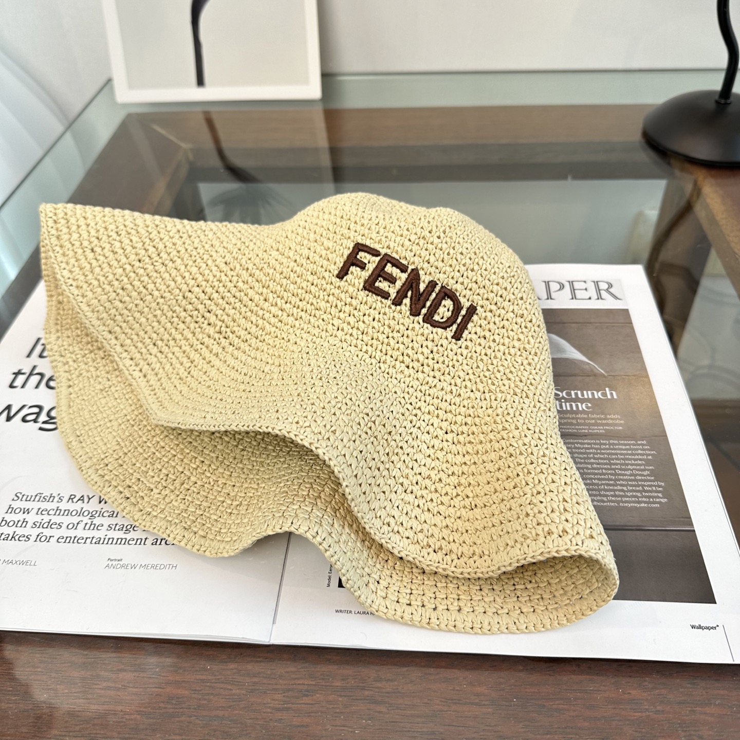 FENDI芬迪 新款拉菲草帽，纯手工钩织，产量极少，重工打造，专柜同款，头围57cm